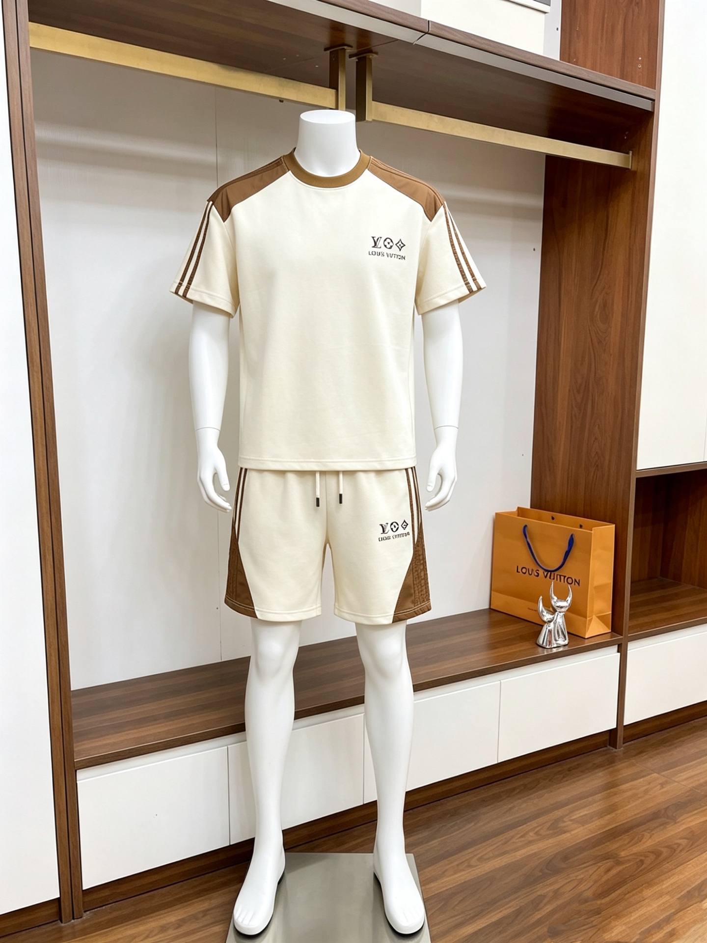 NO:832467,Direct batch brand Burberry 2026 summer latest model, same style for men and women, classic design short-sleeved T-shirt shorts suit, slightly expanded version, customized air layer fabric, soft to the touch, comfortable to wear, fine workmanship. The upper body effect is invincible and handsome, size M-3XL,, burberry, shorts, T-shirt, tees, t-shirt,19860909直批 品牌巴宝莉 2026夏季最新款,男女同款,经典设计短袖T恤短裤套装,微扩版型,定制空气层面料,手感柔软,穿着舒适,做工精细.上身效果无敌帅气,码数M-3XL,,burberry,shorts,T-shirt,tees，t-shirt,,Men's clothing
