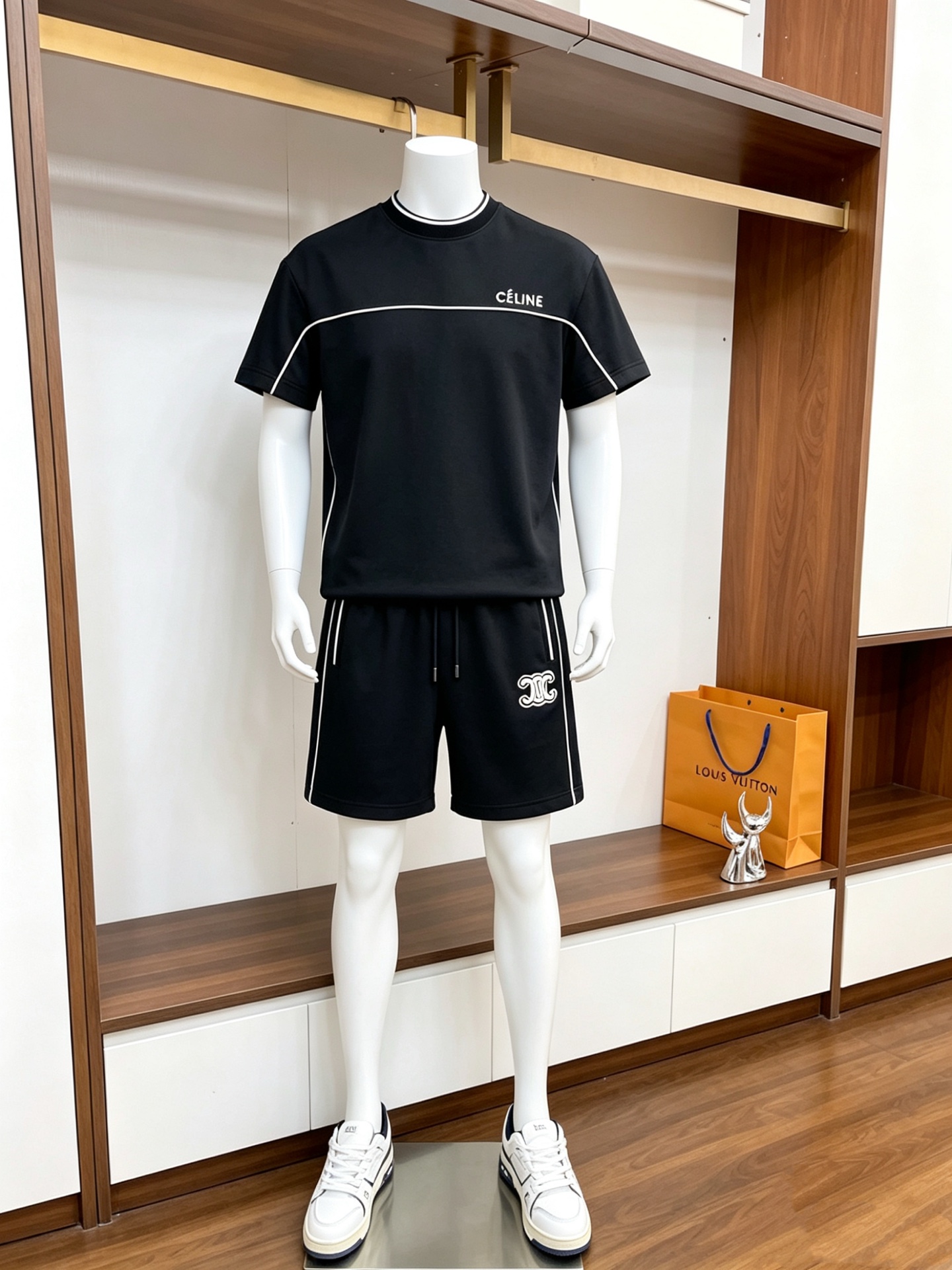 NO:832506,Directly approved brand Celine 2026 summer latest model, same style for men and women, classic design short-sleeved T-shirt shorts suit, slightly expanded version, customized air layer fabric, soft to the touch, comfortable to wear, fine workmanship. The upper body effect is invincible and handsome, size M-3XL,,celine,shorts,T-shirt,tees,t-shirt,19860909直批 品牌赛琳 2026夏季最新款,男女同款,经典设计短袖T恤短裤套装,微扩版型,定制空气层面料,手感柔软,穿着舒适,做工精细.上身效果无敌帅气,码数M-3XL,,celine,shorts,T-shirt,tees，t-shirt,,Men's clothing