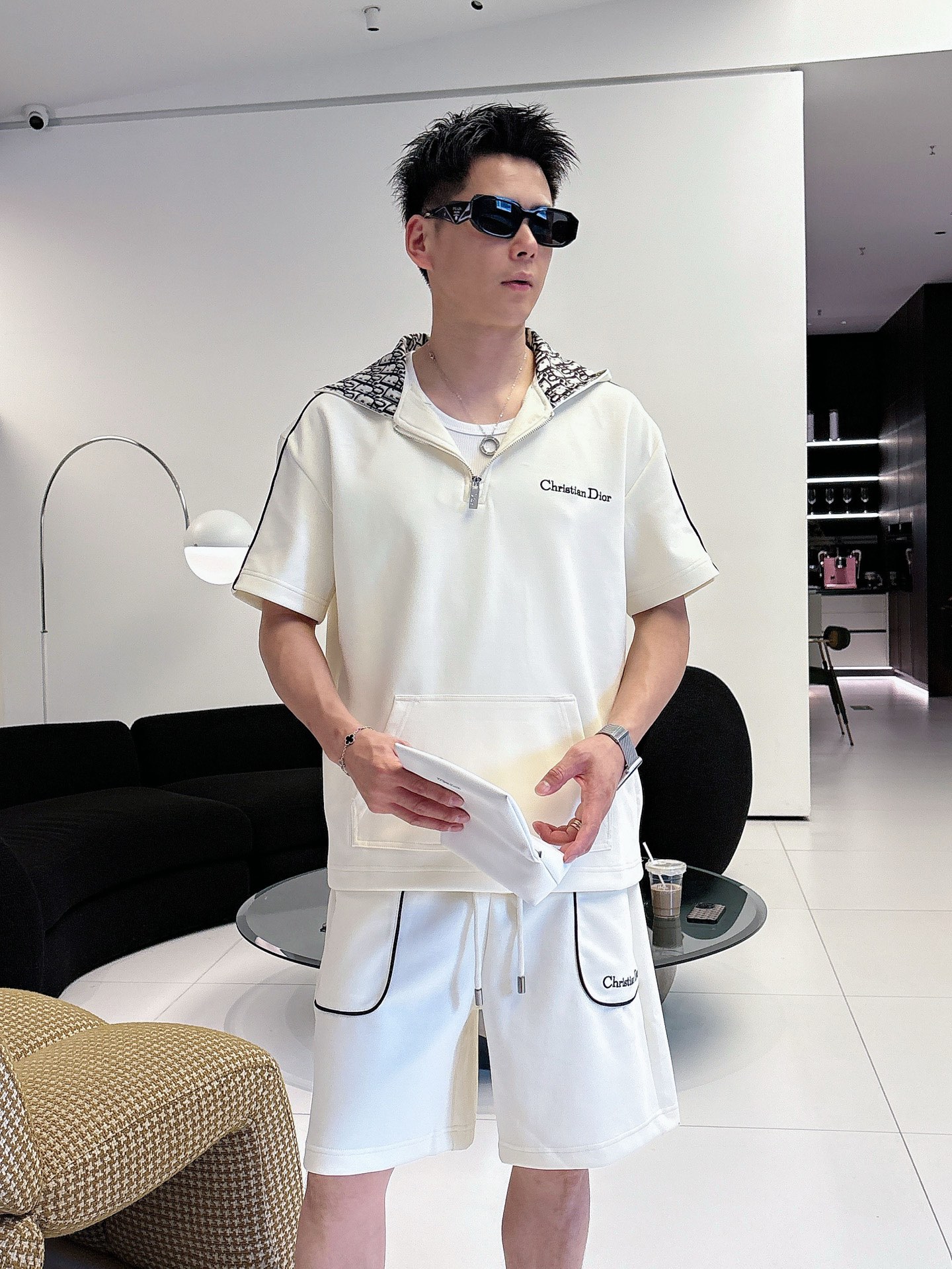 NO:873269,Directly approved brand Dior 2026 summer latest model, same style for men and women, classic design short-sleeved T-shirt shorts suit, slightly expanded version, customized air layer fabric, soft to the touch, comfortable to wear, fine workmanship. The upper body effect is incomparably handsome, size M-3XLD1,, dior, shorts, T-shirt, tees, t-shirt,19860909直批 品牌迪奥 2026夏季最新款,男女同款,经典设计短袖T恤短裤套装,微扩版型,定制空气层面料,手感柔软,穿着舒适,做工精细.上身效果无敌帅气,码数M-3XLD1,,dior,shorts,T-shirt,tees，t-shirt,,Men's clothing