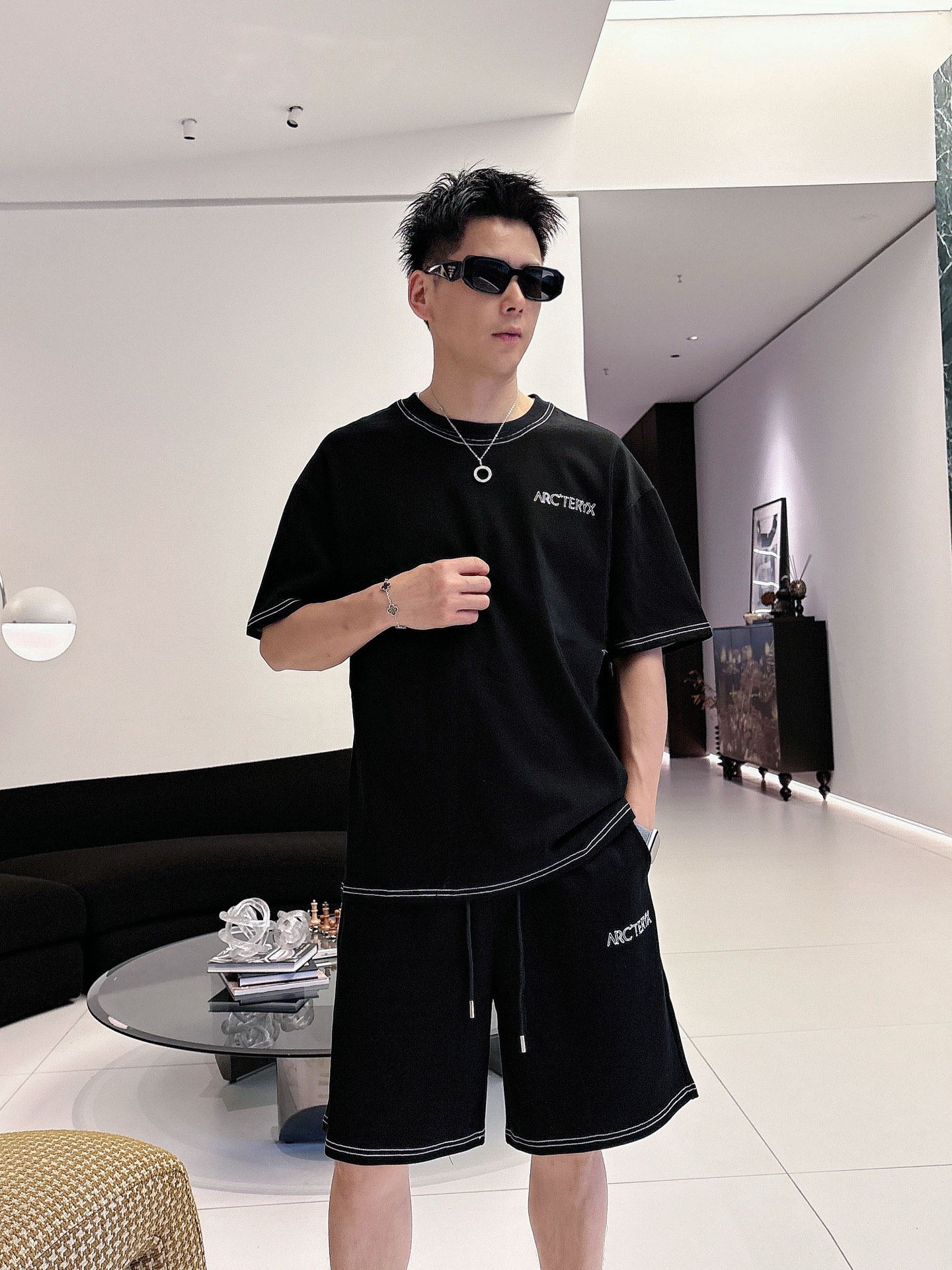 NO:849559,. Brand Arc'teryx 2026 summer latest model, same style for men and women, classic design short-sleeved T-shirt shorts suit, slightly expanded version, customized air layer fabric, soft to the touch, comfortable to wear, fine workmanship. The upper body effect is incomparably handsome, size M-3XLD1, arc'teryx, shorts, T-shirt, tees, t-shirt,19860909. 品牌始祖鸟 2026夏季最新款,男女同款,经典设计短袖T恤短裤套装,微扩版型,定制空气层面料,手感柔软,穿着舒适,做工精细.上身效果无敌帅气,码数M-3XLD1,arc'teryx,shorts,T-shirt,tees，t-shirt,,Men's clothing