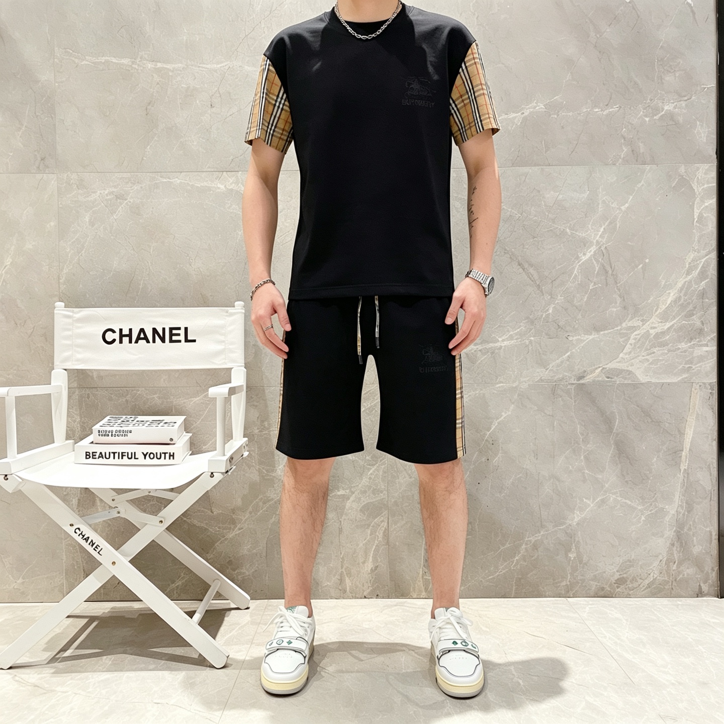 NO:917128,Direct batch brand Burberry 2026 summer latest model, same style for men and women, classic design short-sleeved T-shirt shorts suit, slightly expanded version, customized air layer fabric, soft to the touch, comfortable to wear, fine workmanship. The upper body effect is invincible and handsome, size M-3XL,, burberry, shorts, T-shirt, tees, t-shirt,19860909直批 品牌巴宝莉 2026夏季最新款,男女同款,经典设计短袖T恤短裤套装,微扩版型,定制空气层面料,手感柔软,穿着舒适,做工精细.上身效果无敌帅气,码数M-3XL,,burberry,shorts,T-shirt,tees，t-shirt,,Men's clothing