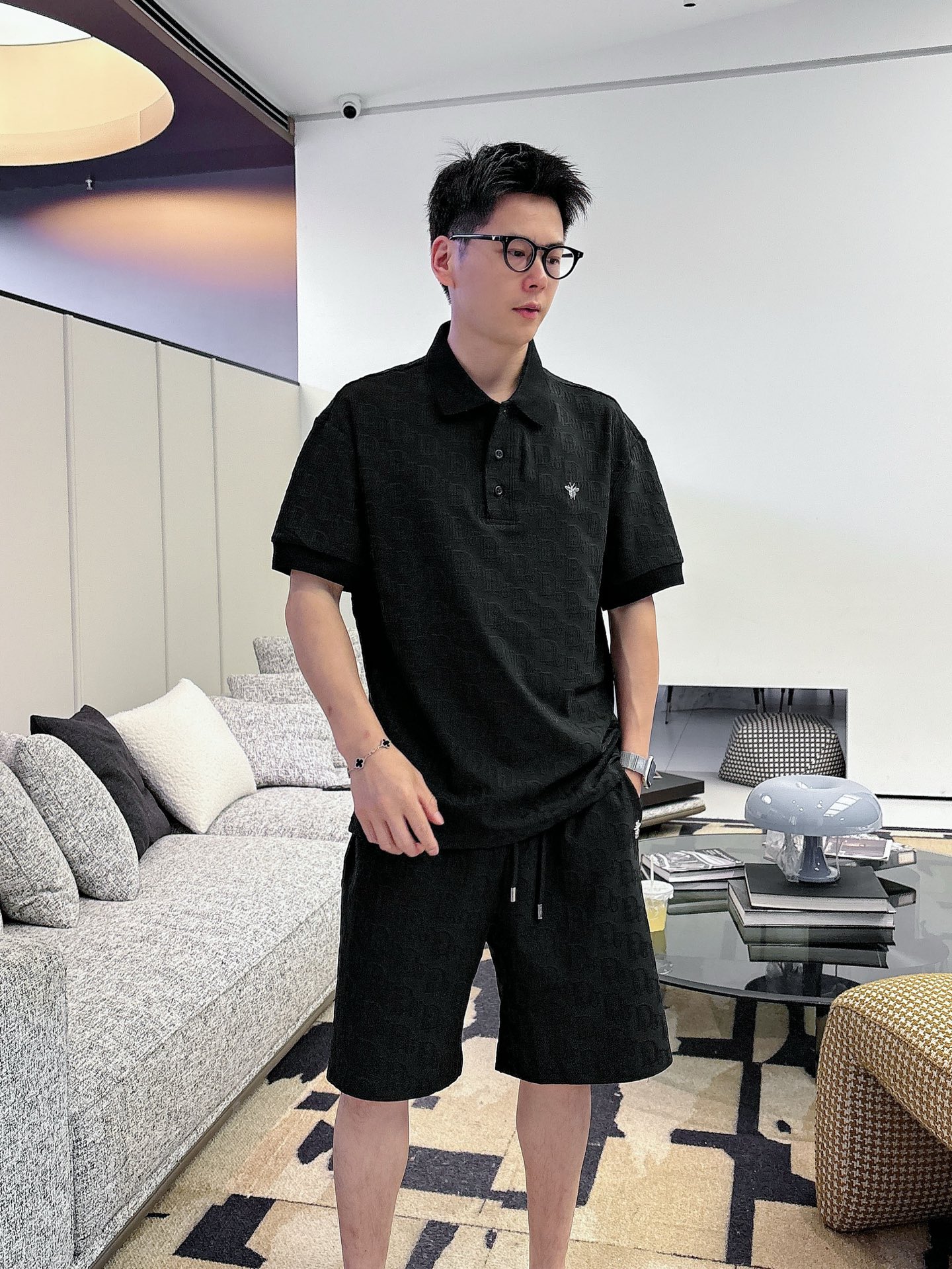 NO:873256,Directly approved brand Dior 2026 summer latest model, same style for men and women, classic design short-sleeved T-shirt shorts suit, slightly expanded version, customized air layer fabric, soft to the touch, comfortable to wear, fine workmanship. The upper body effect is incomparably handsome, size M-3XLD1,, dior, shorts, T-shirt, tees, t-shirt,19860909直批 品牌迪奥 2026夏季最新款,男女同款,经典设计短袖T恤短裤套装,微扩版型,定制空气层面料,手感柔软,穿着舒适,做工精细.上身效果无敌帅气,码数M-3XLD1,,dior,shorts,T-shirt,tees，t-shirt,,Men's clothing
