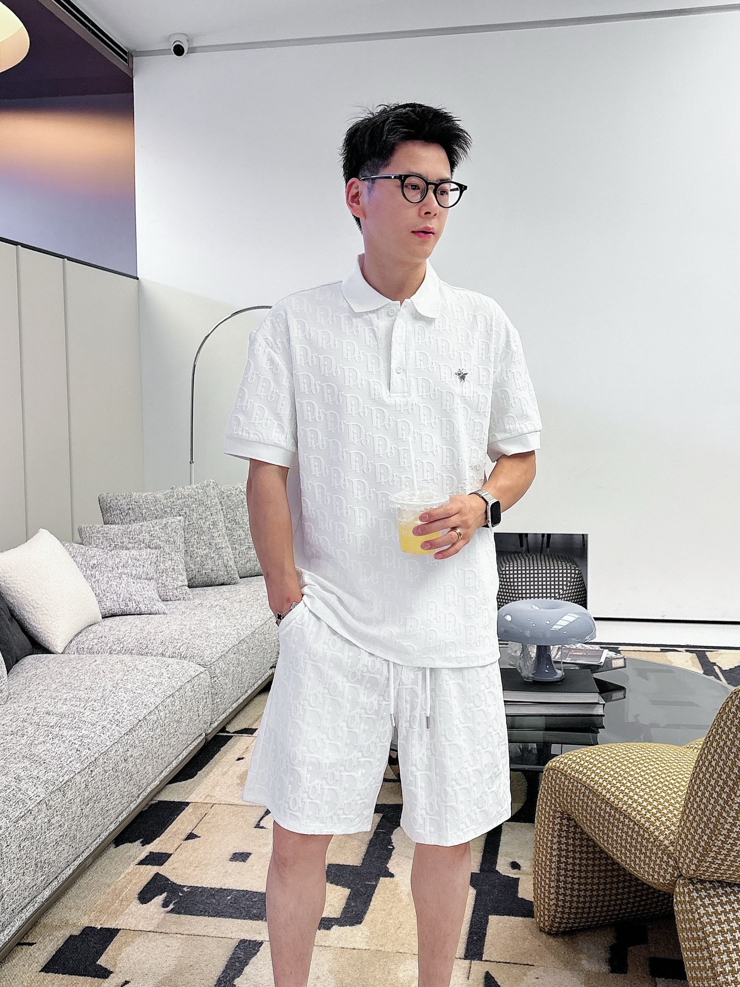 NO:849568,. Brand Dior's latest 2026 summer style, same style for men and women, classic design short-sleeved T-shirt shorts suit, slightly expanded version, customized air layer fabric, soft to the touch, comfortable to wear, fine workmanship. The upper body effect is incomparably handsome, size M-3XLD1,, dior, shorts, T-shirt, tees, t-shirt,19860909. 品牌迪奥 2026夏季最新款,男女同款,经典设计短袖T恤短裤套装,微扩版型,定制空气层面料,手感柔软,穿着舒适,做工精细.上身效果无敌帅气,码数M-3XLD1,,dior,shorts,T-shirt,tees，t-shirt,,Men's clothing