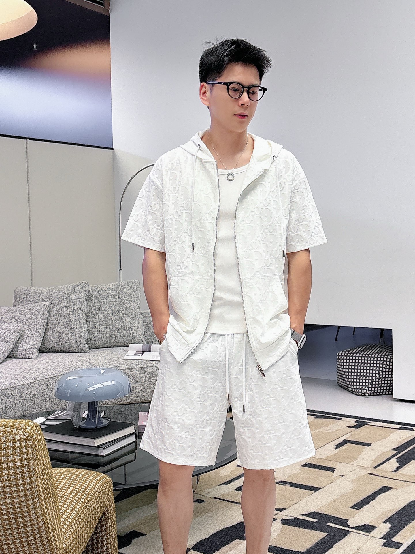 NO:873223,Directly approved brand Dior 2026 summer latest model, same style for men and women, classic design short-sleeved T-shirt shorts suit, slightly expanded version, customized air layer fabric, soft to the touch, comfortable to wear, fine workmanship. The upper body effect is incomparably handsome, size M-3XLD1,, dior, shorts, T-shirt, tees, t-shirt,19860909直批 品牌迪奥 2026夏季最新款,男女同款,经典设计短袖T恤短裤套装,微扩版型,定制空气层面料,手感柔软,穿着舒适,做工精细.上身效果无敌帅气,码数M-3XLD1,,dior,shorts,T-shirt,tees，t-shirt,,Men's clothing