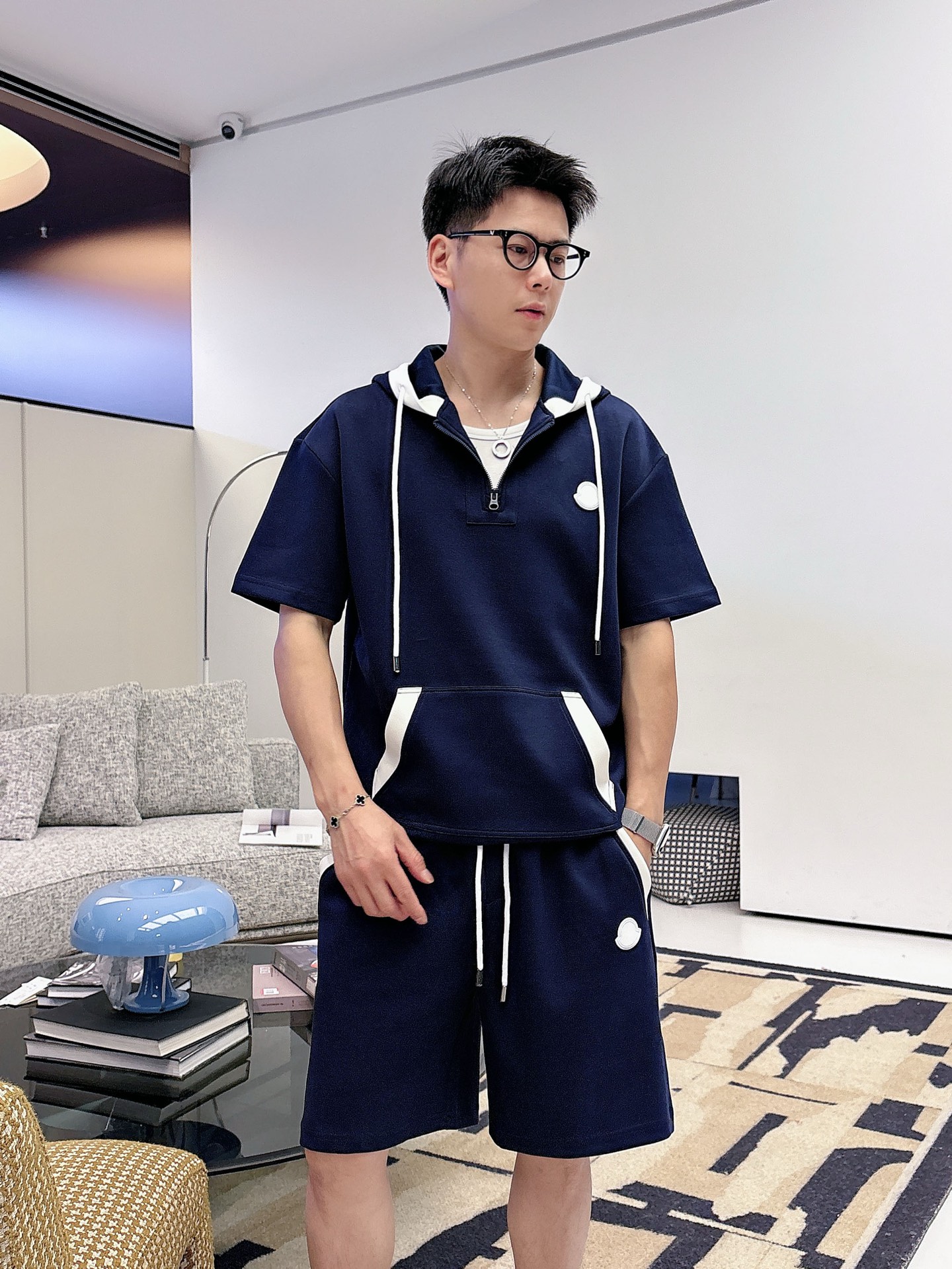 NO:873291,Directly approved brand mask, latest model for summer 2026, same style for men and women, classic design short-sleeved T-shirt and shorts suit, slightly expanded version, customized air layer fabric, soft to the touch, comfortable to wear, fine workmanship. The upper body effect is incomparably handsome, size M-3XLD1,,Moncler,shorts,T-shirt,tees,t-shirt,19860909直批 品牌蒙口 2026夏季最新款,男女同款,经典设计短袖T恤短裤套装,微扩版型,定制空气层面料,手感柔软,穿着舒适,做工精细.上身效果无敌帅气,码数M-3XLD1,,Moncler,shorts,T-shirt,tees，t-shirt,,Men's clothing