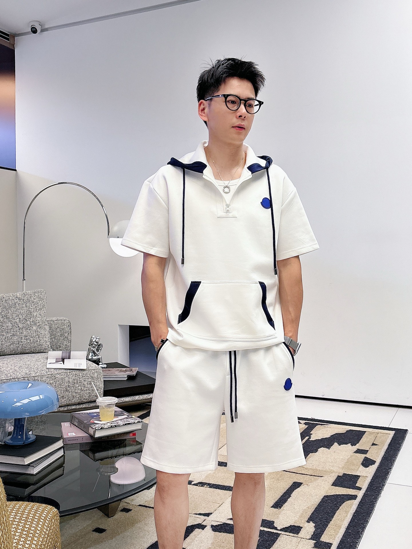 NO:873270,Directly approved brand mask, latest model for summer 2026, same style for men and women, classic design short-sleeved T-shirt and shorts suit, slightly expanded version, customized air layer fabric, soft to the touch, comfortable to wear, fine workmanship. The upper body effect is incomparably handsome, size M-3XLD1,,Moncler,shorts,T-shirt,tees,t-shirt,19860909直批 品牌蒙口 2026夏季最新款,男女同款,经典设计短袖T恤短裤套装,微扩版型,定制空气层面料,手感柔软,穿着舒适,做工精细.上身效果无敌帅气,码数M-3XLD1,,Moncler,shorts,T-shirt,tees，t-shirt,,Men's clothing