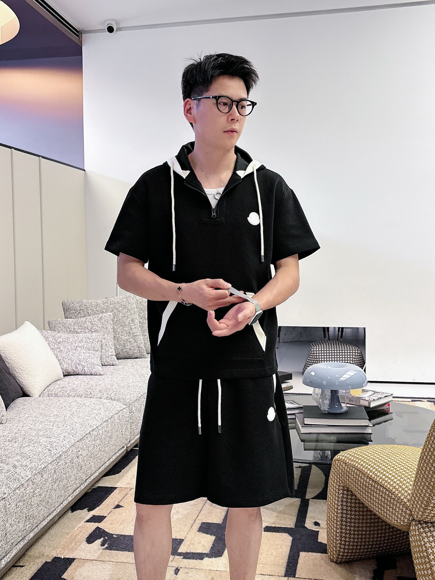 NO:849585,. Brand mouth mask 2026 summer latest model, same style for men and women, classic design short-sleeved T-shirt shorts suit, slightly expanded version, customized air layer fabric, soft feel, comfortable to wear, fine workmanship. The upper body effect is incomparably handsome, size M-3XLD1, Moncler, shorts, T-shirt, tees, t-shirt,19860909. 品牌蒙口 2026夏季最新款,男女同款,经典设计短袖T恤短裤套装,微扩版型,定制空气层面料,手感柔软,穿着舒适,做工精细.上身效果无敌帅气,码数M-3XLD1,,Moncler,shorts,T-shirt,tees，t-shirt,,Men's clothing