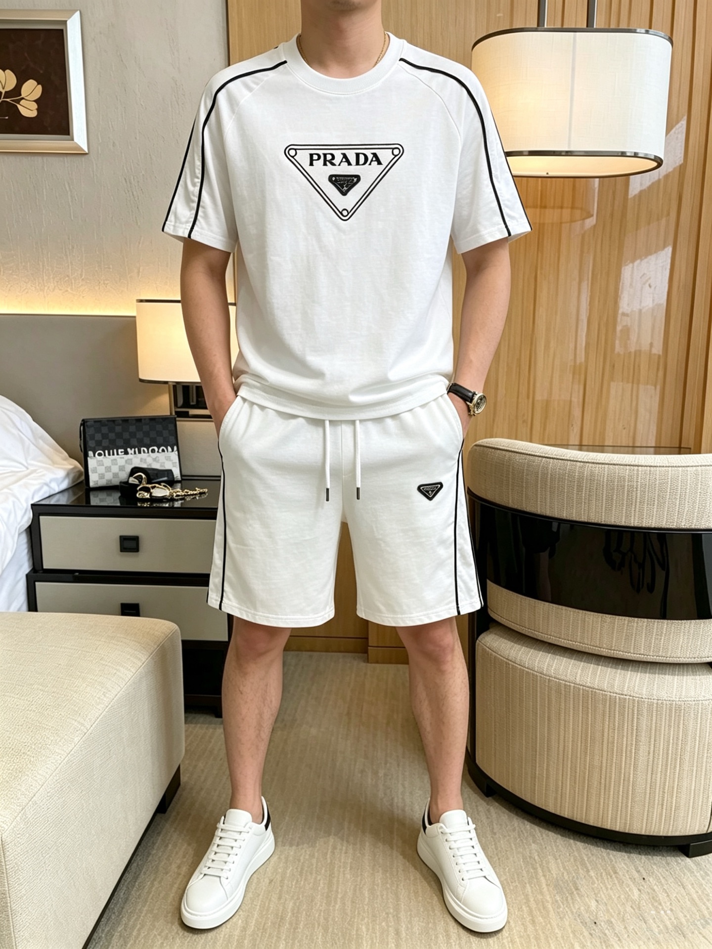 NO:911024,Directly approved brand Prada 2026 summer latest model, same style for men and women, classic design short-sleeved T-shirt shorts suit, slightly expanded version, customized air layer fabric, soft to the touch, comfortable to wear, fine workmanship. The upper body effect is invincible and handsome, size M-3XL,, prada, shorts, T-shirt, tees, t-shirt,19860909直批 品牌普拉达 2026夏季最新款,男女同款,经典设计短袖T恤短裤套装,微扩版型,定制空气层面料,手感柔软,穿着舒适,做工精细.上身效果无敌帅气,码数M-3XL,,prada,shorts,T-shirt,tees，t-shirt,,Men's clothing
