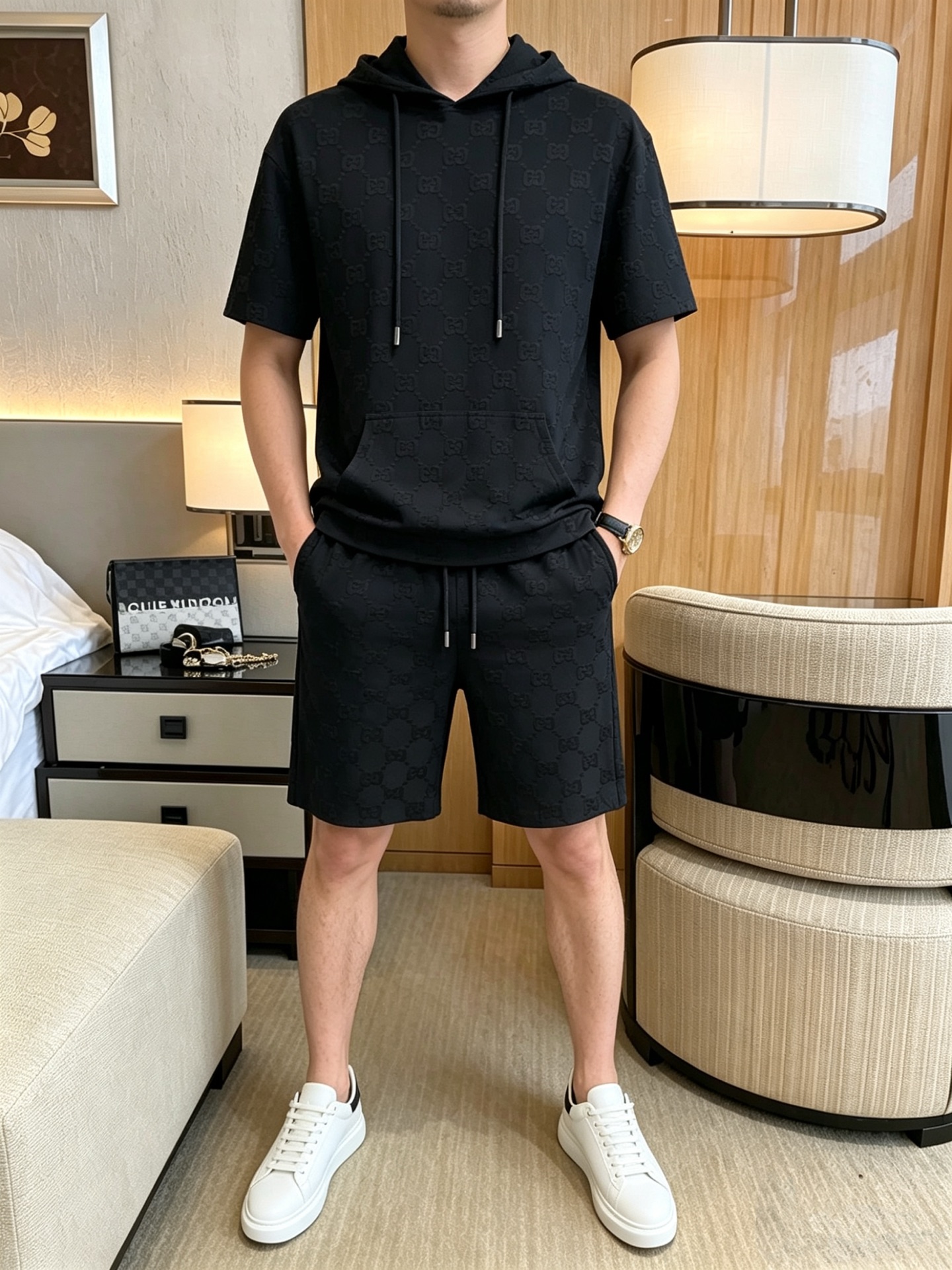 NO:911034,Directly approved brand Gucci 2026 summer latest model, same style for men and women, classic design short-sleeved T-shirt shorts suit, slightly expanded version, customized air layer fabric, soft to the touch, comfortable to wear, fine workmanship. The upper body effect is invincible and handsome, size M-3XL, shorts, T-shirt, tees, t-shirt,19860909直批 品牌古奇 2026夏季最新款,男女同款,经典设计短袖T恤短裤套装,微扩版型,定制空气层面料,手感柔软,穿着舒适,做工精细.上身效果无敌帅气,码数M-3XL,,shorts,T-shirt,tees，t-shirt,,Men's clothing