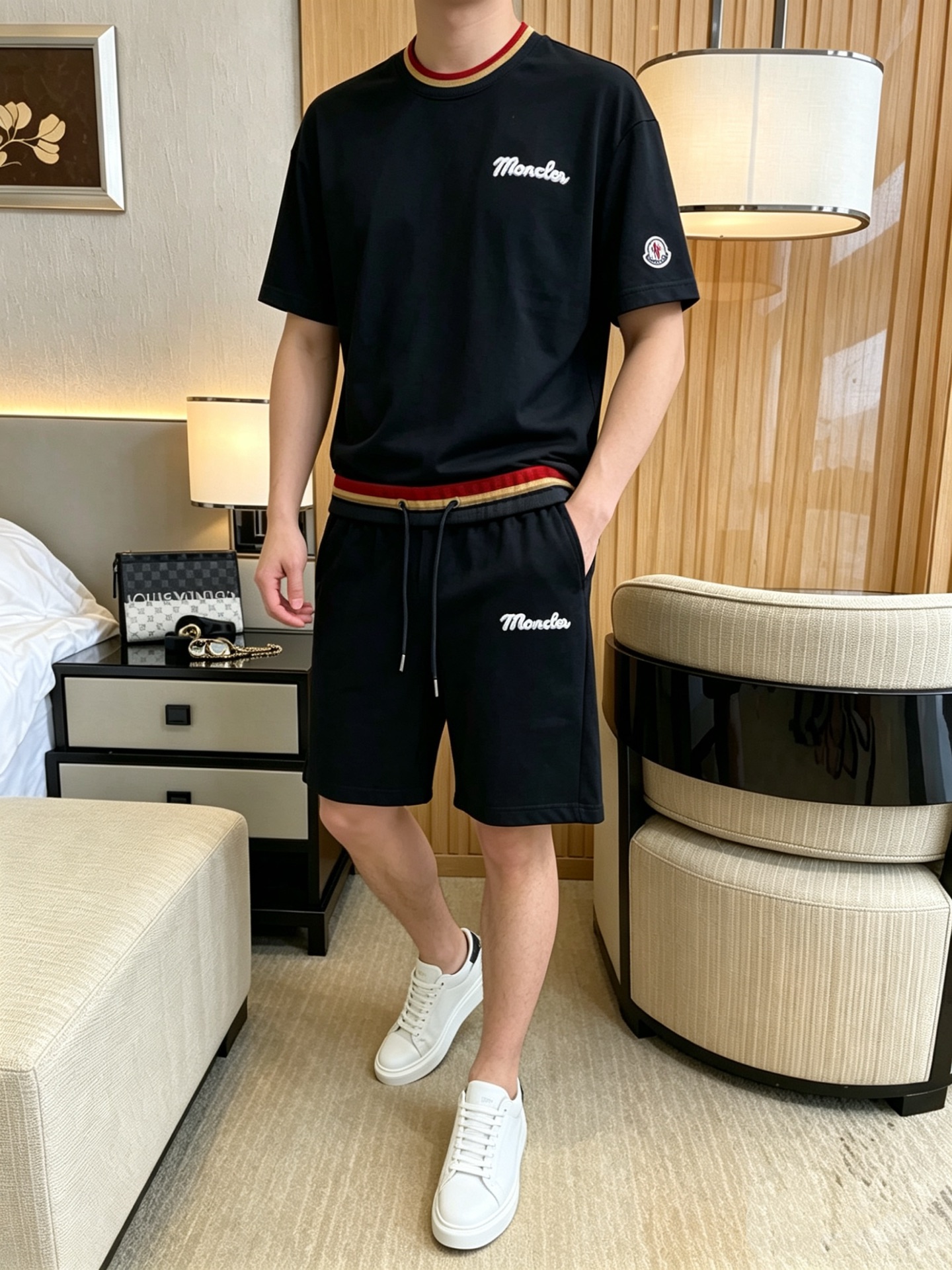 NO:911044,Directly approved brand mask, the latest model for summer 2026, same style for men and women, classic design short-sleeved T-shirt shorts suit, slightly expanded version, customized air layer fabric, soft to the touch, comfortable to wear, fine workmanship. The upper body effect is invincible and handsome, size M-3XL, Moncler, shorts, T-shirt, tees, t-shirt,19860909直批 品牌蒙口 2026夏季最新款,男女同款,经典设计短袖T恤短裤套装,微扩版型,定制空气层面料,手感柔软,穿着舒适,做工精细.上身效果无敌帅气,码数M-3XL,,Moncler,shorts,T-shirt,tees，t-shirt,,Men's clothing