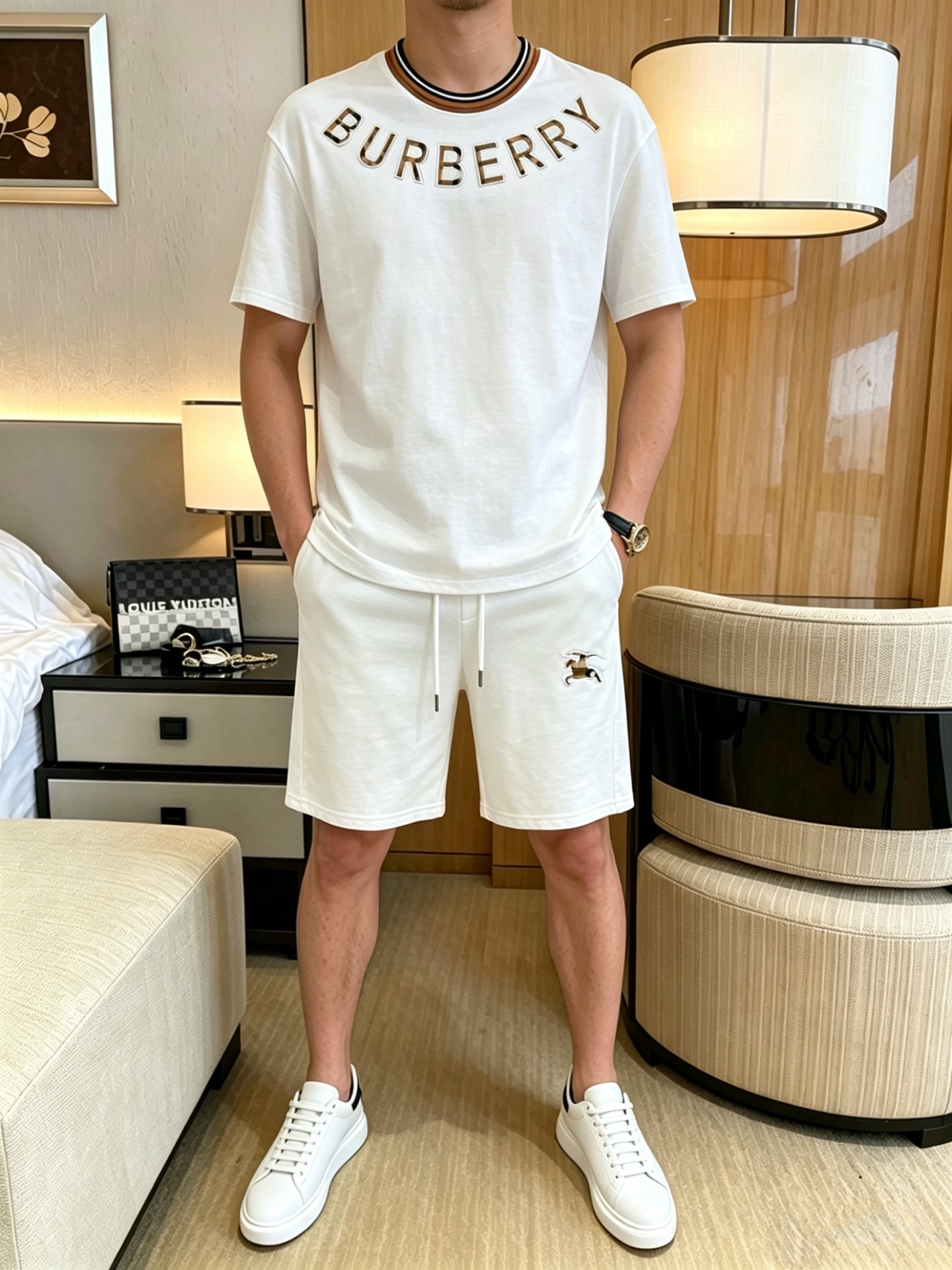 NO:873154,Direct batch brand Burberry 2026 summer latest model, same style for men and women, classic design short-sleeved T-shirt shorts suit, slightly expanded version, customized air layer fabric, soft to the touch, comfortable to wear, fine workmanship. The upper body effect is invincible and handsome, size M-3XL,, burberry, shorts, T-shirt, tees, t-shirt,19860909直批 品牌巴宝莉 2026夏季最新款,男女同款,经典设计短袖T恤短裤套装,微扩版型,定制空气层面料,手感柔软,穿着舒适,做工精细.上身效果无敌帅气,码数M-3XL,,burberry,shorts,T-shirt,tees，t-shirt,,Men's clothing