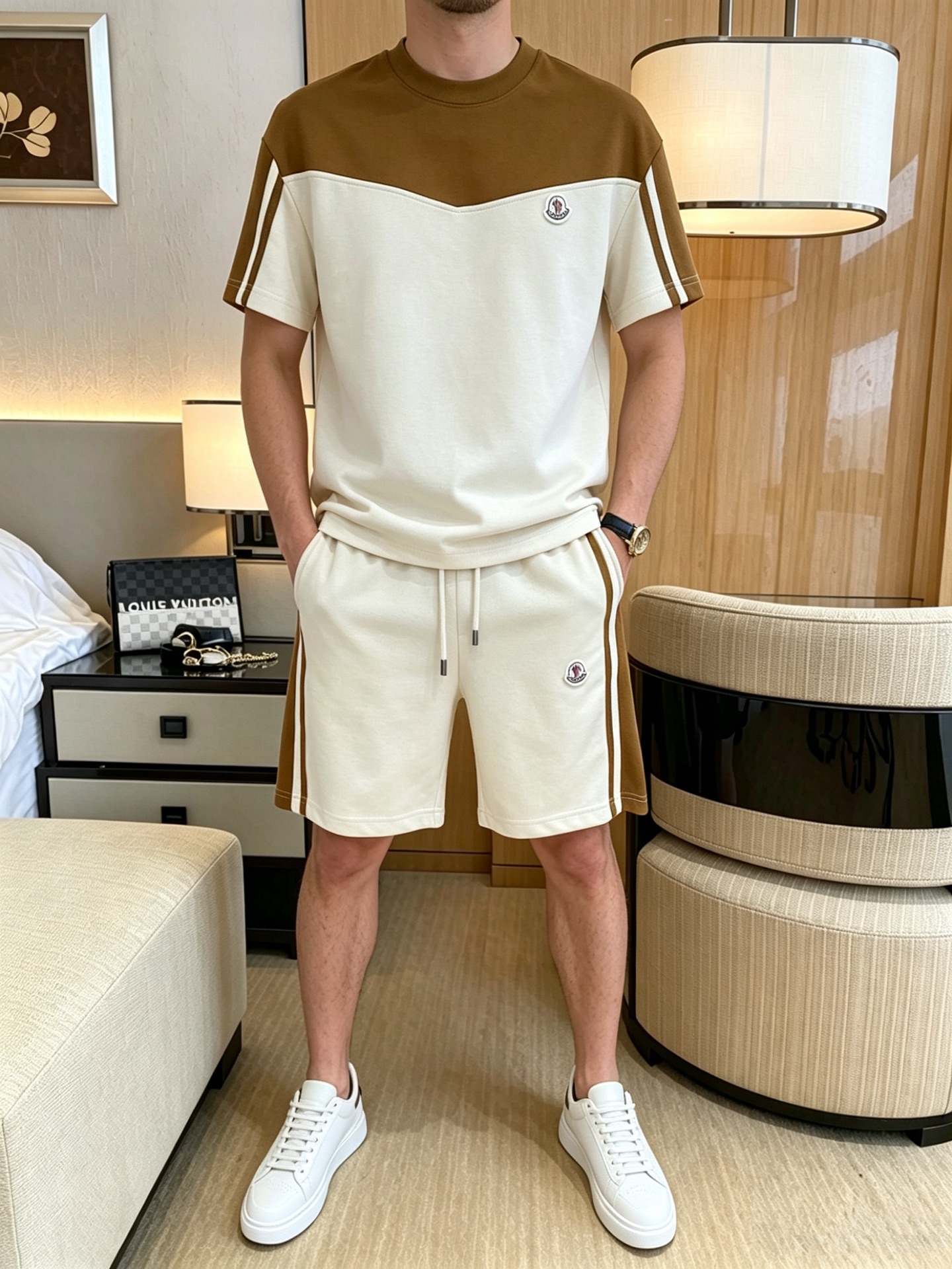 NO:873144,Directly approved brand mask, the latest model for summer 2026, same style for men and women, classic design short-sleeved T-shirt shorts suit, slightly expanded version, customized air layer fabric, soft to the touch, comfortable to wear, fine workmanship. The upper body effect is invincible and handsome, size M-3XL, Moncler, shorts, T-shirt, tees, t-shirt,19860909直批 品牌蒙口 2026夏季最新款,男女同款,经典设计短袖T恤短裤套装,微扩版型,定制空气层面料,手感柔软,穿着舒适,做工精细.上身效果无敌帅气,码数M-3XL,,Moncler,shorts,T-shirt,tees，t-shirt,,Men's clothing