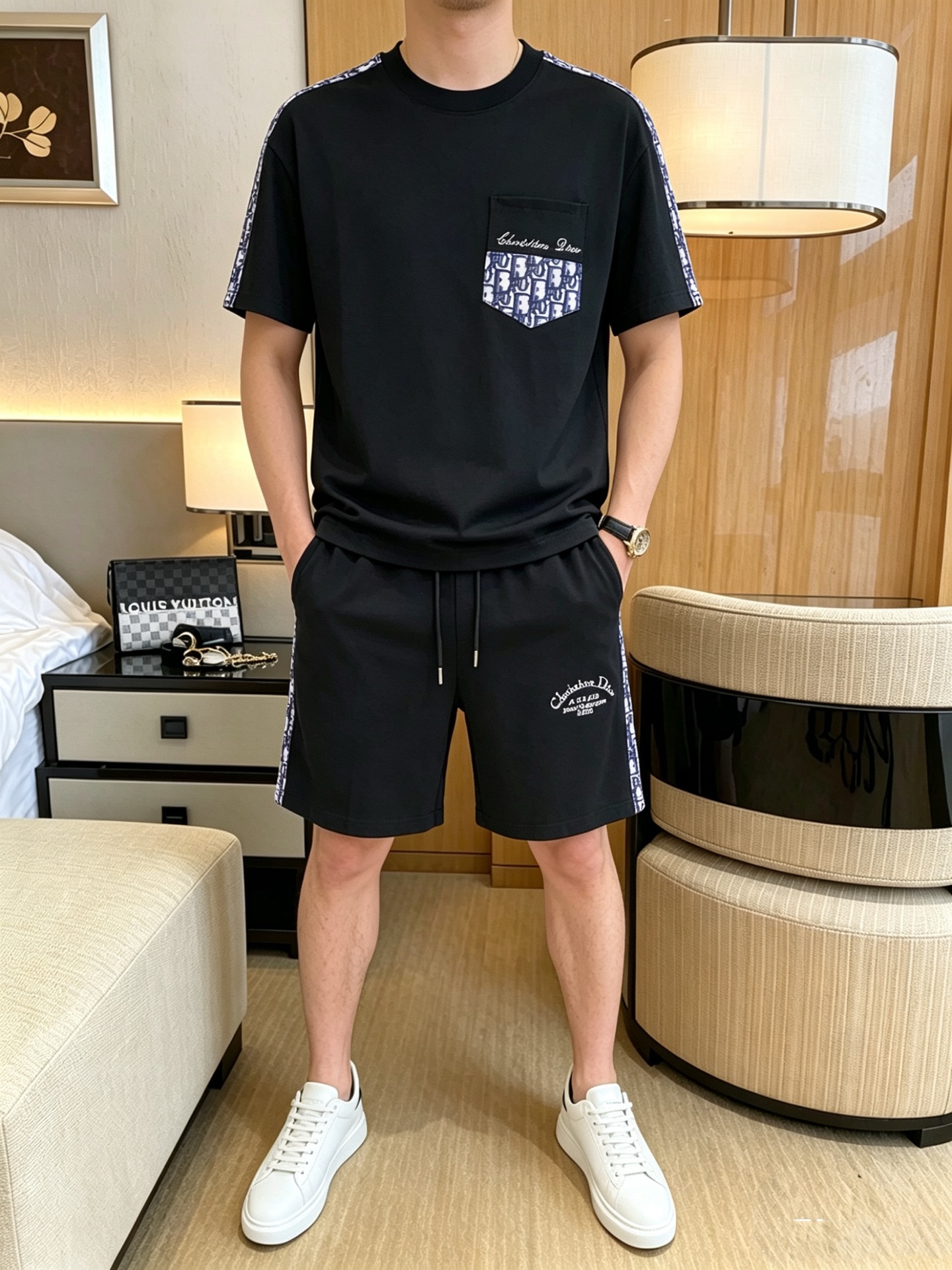 NO:873168,Directly approved brand Dior's latest 2026 summer style, same style for men and women, classic design short-sleeved T-shirt shorts suit, slightly expanded version, customized air layer fabric, soft to the touch, comfortable to wear, fine workmanship. The upper body effect is invincible and handsome, size M-3XL, dior, shorts, T-shirt, tees, t-shirt,19860909直批 品牌迪奥 2026夏季最新款,男女同款,经典设计短袖T恤短裤套装,微扩版型,定制空气层面料,手感柔软,穿着舒适,做工精细.上身效果无敌帅气,码数M-3XL,,dior,shorts,T-shirt,tees，t-shirt,,Men's clothing