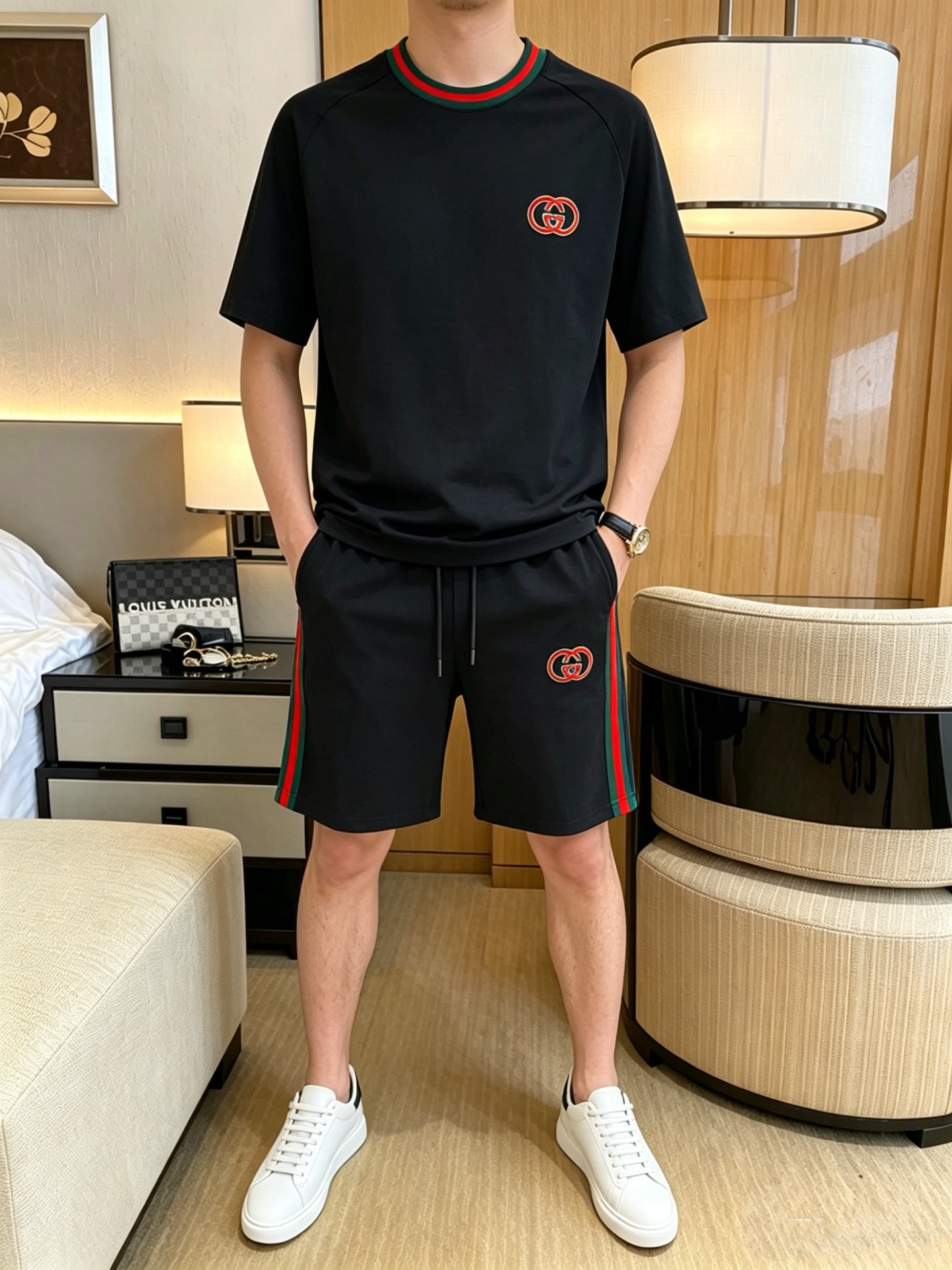 NO:873177,Directly approved brand Gucci 2026 summer latest model, same style for men and women, classic design short-sleeved T-shirt shorts suit, slightly expanded version, customized air layer fabric, soft to the touch, comfortable to wear, fine workmanship. The upper body effect is invincible and handsome, size M-3XL, shorts, T-shirt, tees, t-shirt,19860909直批 品牌古奇 2026夏季最新款,男女同款,经典设计短袖T恤短裤套装,微扩版型,定制空气层面料,手感柔软,穿着舒适,做工精细.上身效果无敌帅气,码数M-3XL,,shorts,T-shirt,tees，t-shirt,,Men's clothing