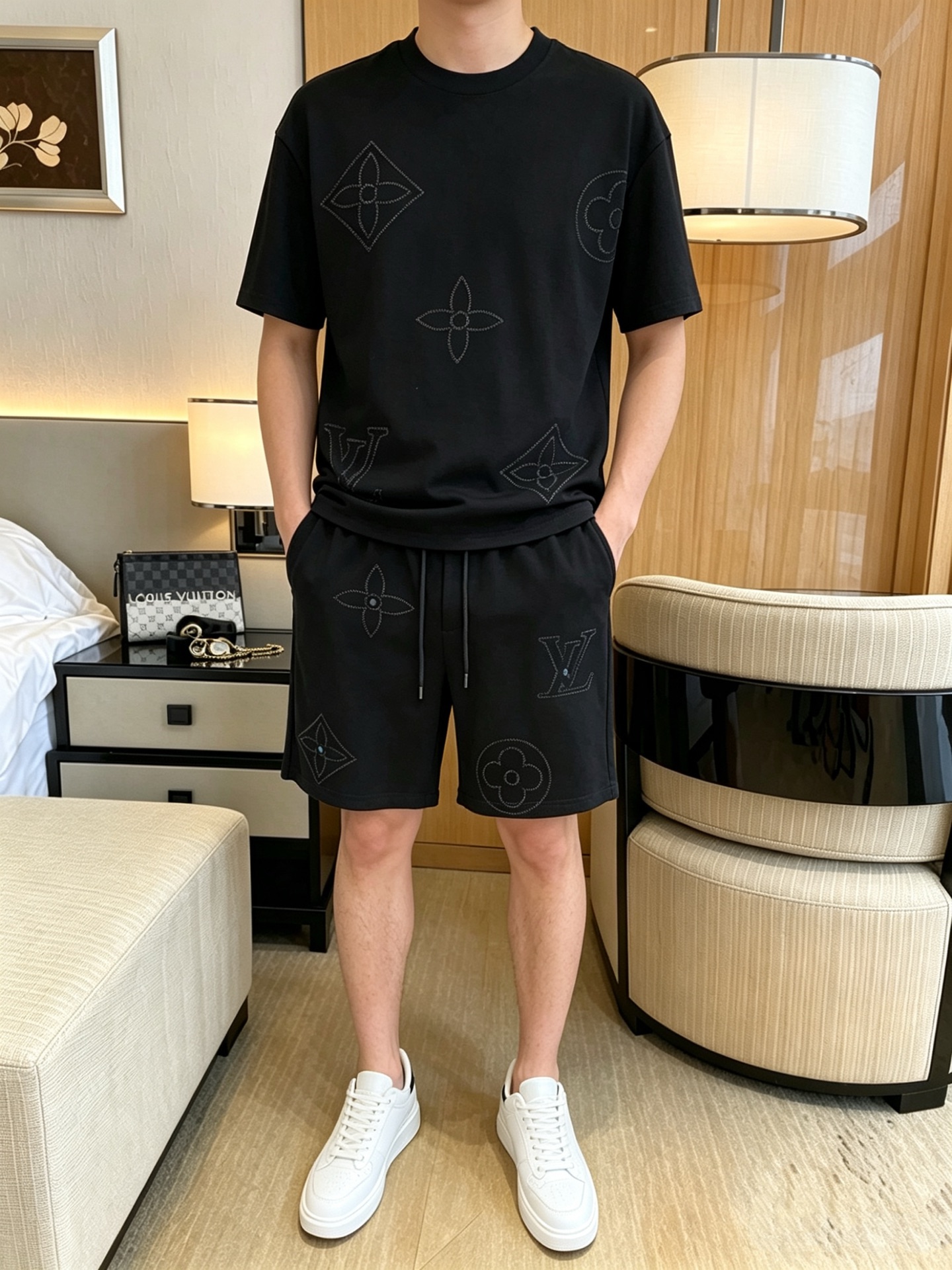 NO:873186,Directly approved brand LV 2026 summer latest model, same style for men and women, classic design short-sleeved T-shirt and shorts suit, slightly expanded version, customized air layer fabric, soft to the touch, comfortable to wear, fine workmanship. The upper body effect is incomparably handsome, size M-3XL, louis vuitton, shorts, T-shirt, tees, t-shirt,19860909直批 品牌LV 2026夏季最新款,男女同款,经典设计短袖T恤短裤套装,微扩版型,定制空气层面料,手感柔软,穿着舒适,做工精细.上身效果无敌帅气,码数M-3XL,,louis vuitton,shorts,T-shirt,tees，t-shirt,,Men's clothing