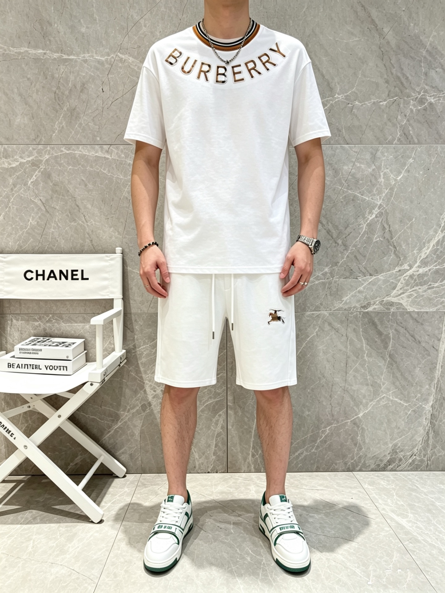 NO:917135,Direct batch brand Burberry 2026 summer latest model, same style for men and women, classic design short-sleeved T-shirt shorts suit, slightly expanded version, customized air layer fabric, soft to the touch, comfortable to wear, fine workmanship. The upper body effect is invincible and handsome, size M-3XL,, burberry, shorts, T-shirt, tees, t-shirt,19860909直批 品牌巴宝莉 2026夏季最新款,男女同款,经典设计短袖T恤短裤套装,微扩版型,定制空气层面料,手感柔软,穿着舒适,做工精细.上身效果无敌帅气,码数M-3XL,,burberry,shorts,T-shirt,tees，t-shirt,,Men's clothing