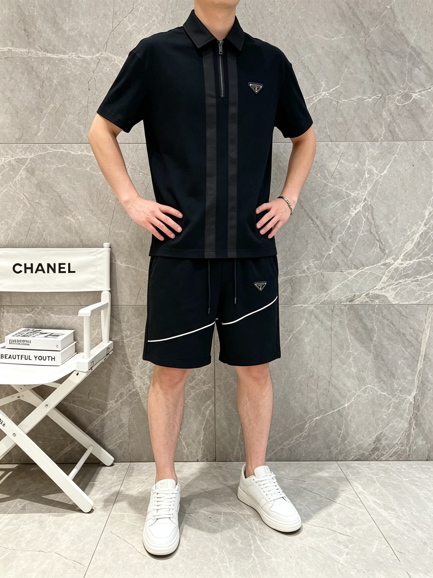 NO:917153,Directly approved brand Prada 2026 summer latest model, same style for men and women, classic design short-sleeved T-shirt shorts suit, slightly expanded version, customized air layer fabric, soft to the touch, comfortable to wear, fine workmanship. The upper body effect is invincible and handsome, size M-3XL,, prada, shorts, T-shirt, tees, t-shirt,19860909直批 品牌普拉达 2026夏季最新款,男女同款,经典设计短袖T恤短裤套装,微扩版型,定制空气层面料,手感柔软,穿着舒适,做工精细.上身效果无敌帅气,码数M-3XL,,prada,shorts,T-shirt,tees，t-shirt,,Men's clothing