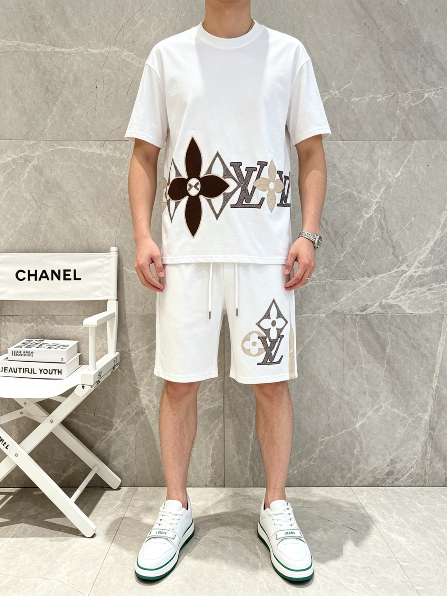 NO:917156,Directly approved brand LV 2026 summer latest model, same style for men and women, classic design short-sleeved T-shirt and shorts suit, slightly expanded version, customized air layer fabric, soft to the touch, comfortable to wear, fine workmanship. The upper body effect is incomparably handsome, size M-3XL, louis vuitton, shorts, T-shirt, tees, t-shirt,19860909直批 品牌LV 2026夏季最新款,男女同款,经典设计短袖T恤短裤套装,微扩版型,定制空气层面料,手感柔软,穿着舒适,做工精细.上身效果无敌帅气,码数M-3XL,,louis vuitton,shorts,T-shirt,tees，t-shirt,,Men's clothing