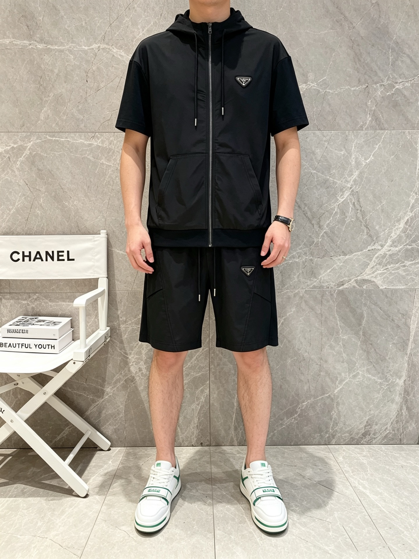NO:917139,Directly approved brand Prada 2026 summer latest model, same style for men and women, classic design short-sleeved T-shirt shorts suit, slightly expanded version, customized air layer fabric, soft to the touch, comfortable to wear, fine workmanship. The upper body effect is invincible and handsome, size M-3XL,, prada, shorts, T-shirt, tees, t-shirt,19860909直批 品牌普拉达 2026夏季最新款,男女同款,经典设计短袖T恤短裤套装,微扩版型,定制空气层面料,手感柔软,穿着舒适,做工精细.上身效果无敌帅气,码数M-3XL,,prada,shorts,T-shirt,tees，t-shirt,,Men's clothing