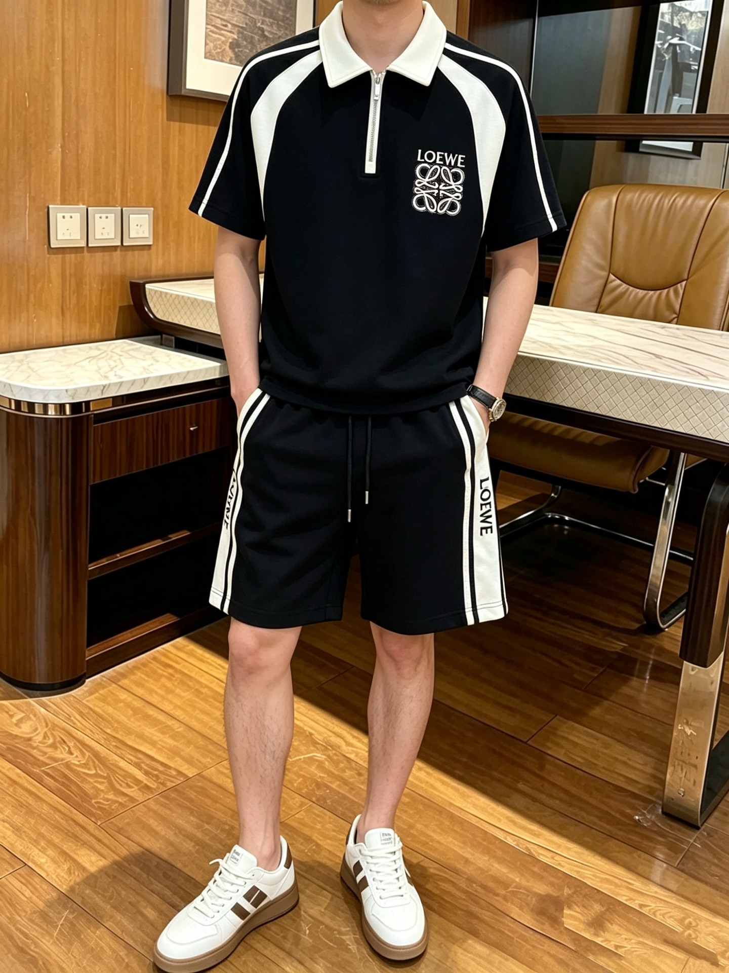 NO:917148,Direct batch brand: Loewe 2026 summer latest model, same style for men and women, classic design short-sleeved T-shirt shorts suit, slightly expanded version, customized air layer fabric, soft to the touch, comfortable to wear, fine workmanship. The upper body effect is incomparably handsome, size M-3XL,,loewe,shorts,T-shirt,tees,t-shirt,19860909直批 品牌: 罗意威 2026夏季最新款,男女同款,经典设计短袖T恤短裤套装,微扩版型,定制空气层面料,手感柔软,穿着舒适,做工精细.上身效果无敌帅气,码数M-3XL,,loewe,shorts,T-shirt,tees，t-shirt,,Men's clothing
