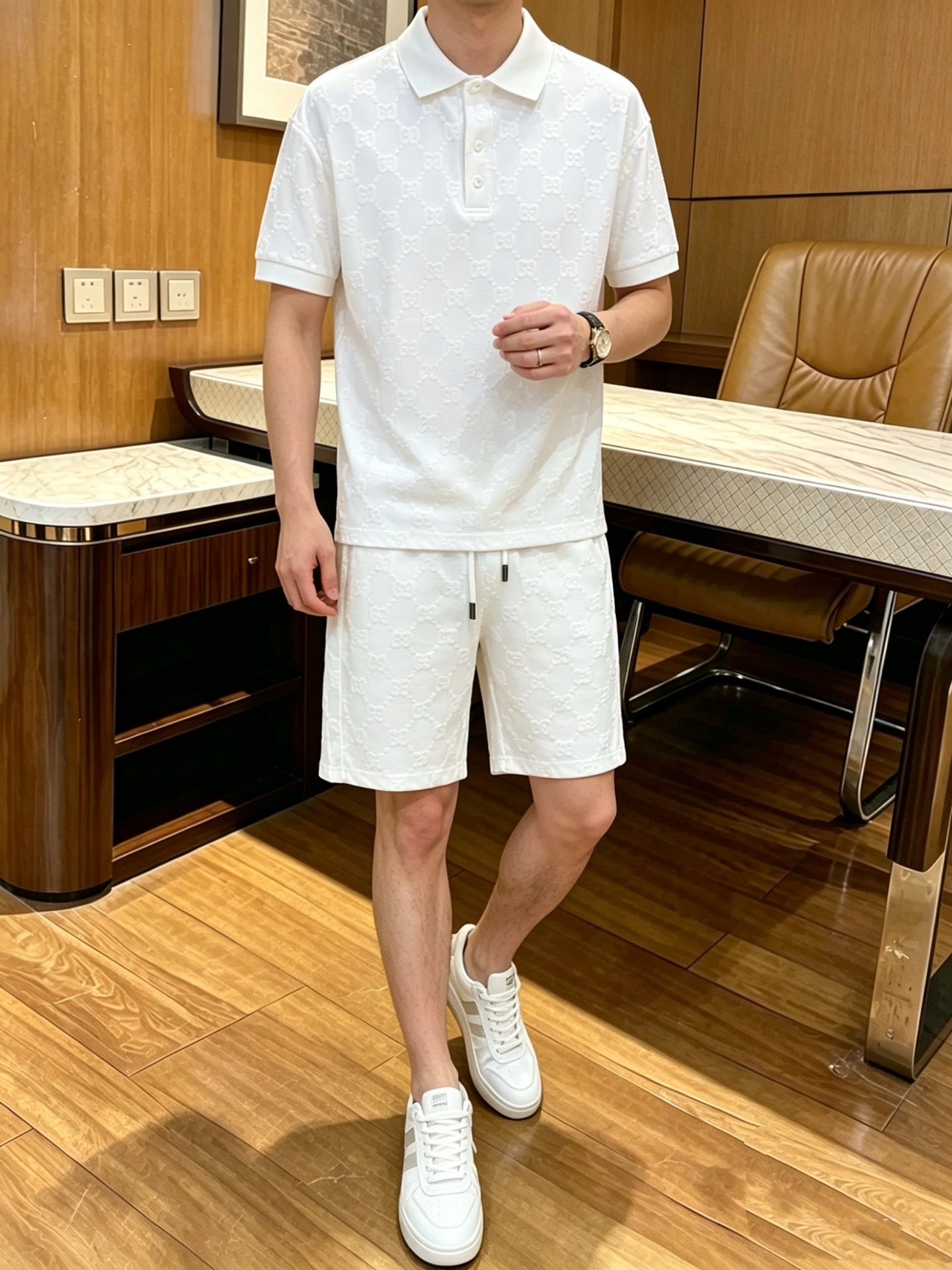 NO:917176,Direct batch brand: Gucci 2026 summer latest model, same style for men and women, classic design short-sleeved T-shirt shorts suit, slightly expanded version, customized air layer fabric, soft feel, comfortable to wear, fine workmanship. The upper body effect is invincible and handsome, size M-3XL, shorts, T-shirt, tees, t-shirt,19860909直批 品牌: 古奇 2026夏季最新款,男女同款,经典设计短袖T恤短裤套装,微扩版型,定制空气层面料,手感柔软,穿着舒适,做工精细.上身效果无敌帅气,码数M-3XL,,shorts,T-shirt,tees，t-shirt,,Men's clothing