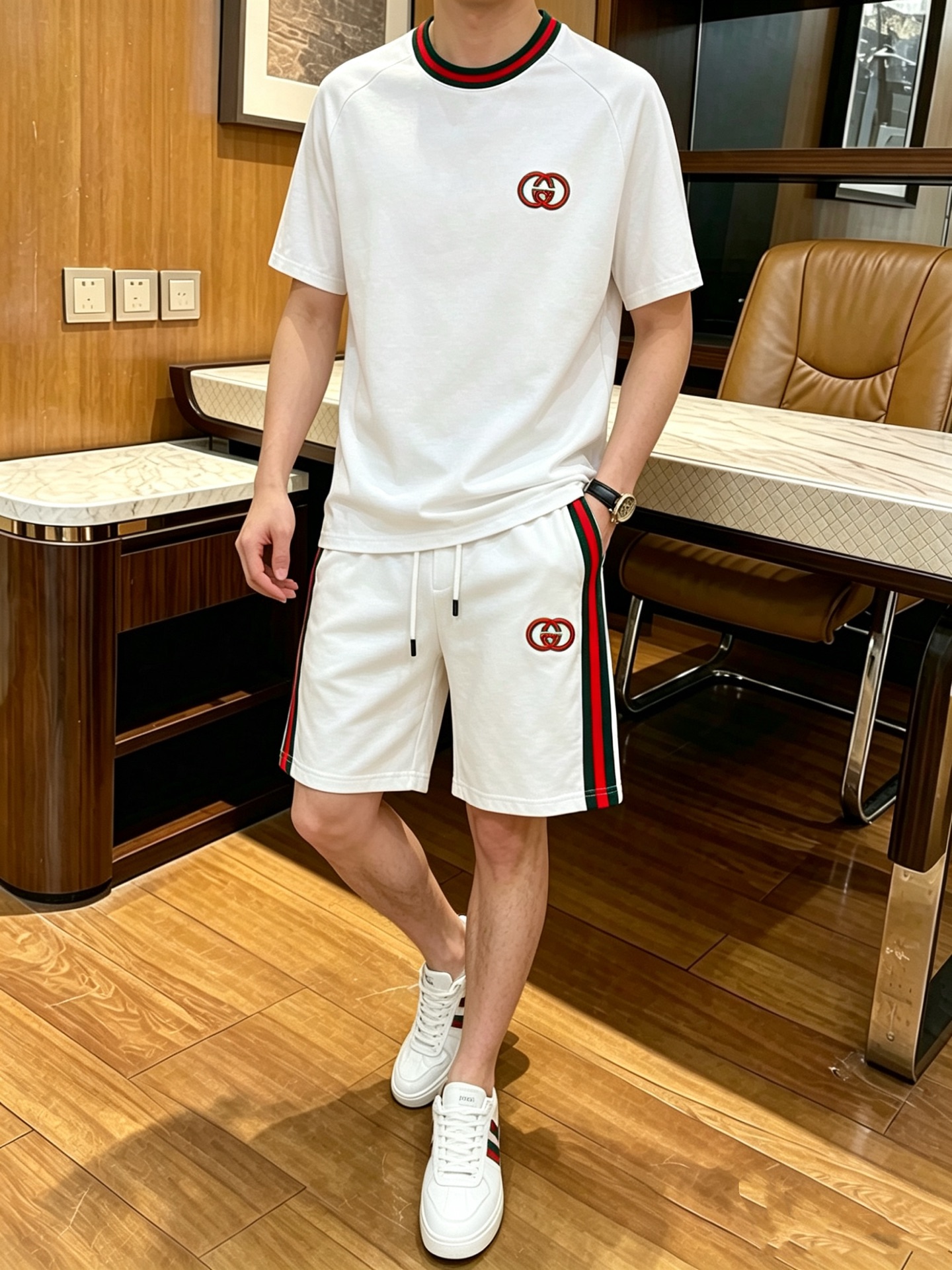 NO:917179,Direct batch brand: Gucci 2026 summer latest model, same style for men and women, classic design short-sleeved T-shirt shorts suit, slightly expanded version, customized air layer fabric, soft feel, comfortable to wear, fine workmanship. The upper body effect is invincible and handsome, size M-3XL, shorts, T-shirt, tees, t-shirt,19860909直批 品牌: 古奇 2026夏季最新款,男女同款,经典设计短袖T恤短裤套装,微扩版型,定制空气层面料,手感柔软,穿着舒适,做工精细.上身效果无敌帅气,码数M-3XL,,shorts,T-shirt,tees，t-shirt,,Men's clothing