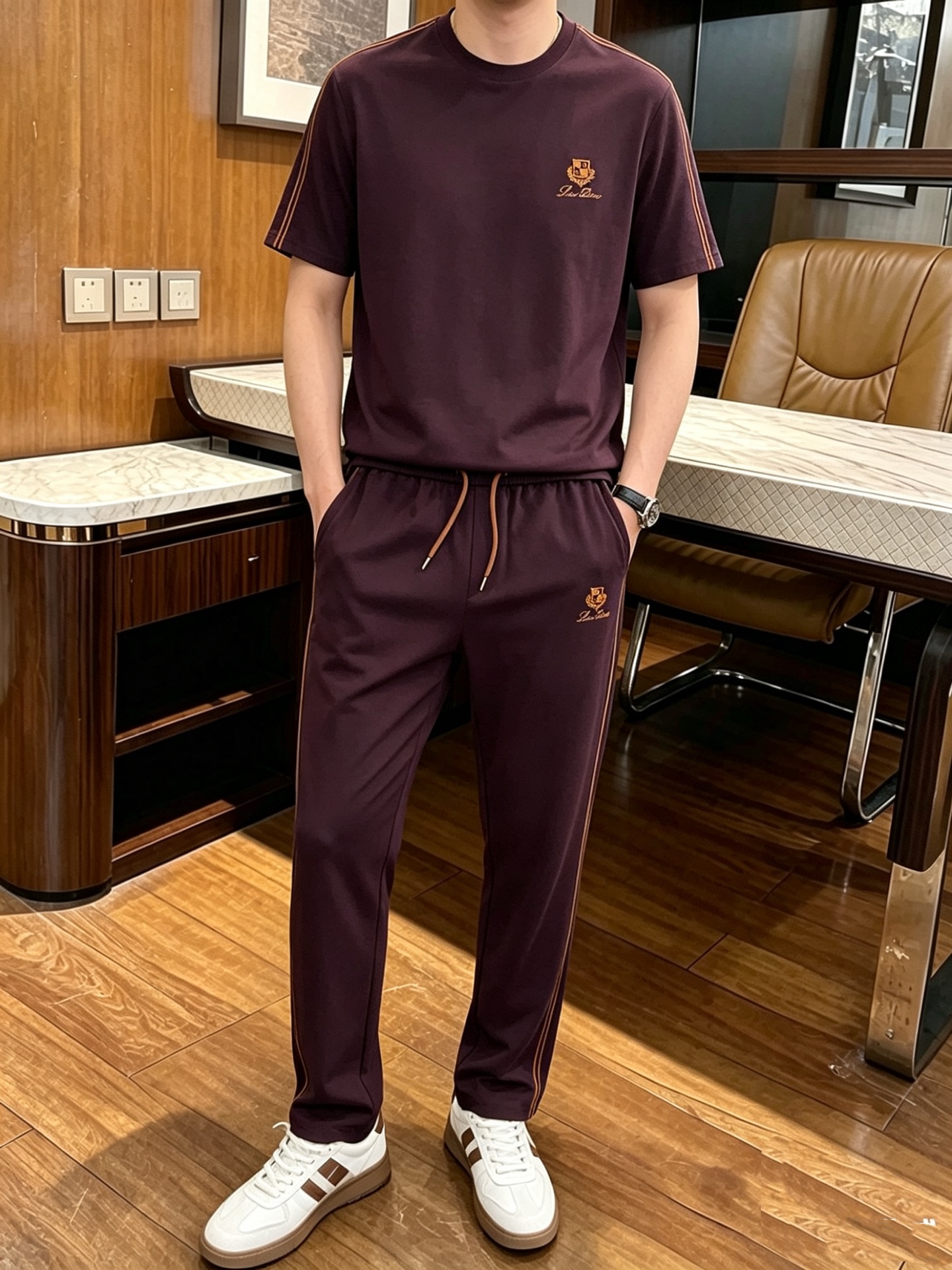 NO:908757,Directly approved brand LP 6 round neck short-sleeved trousers suit. The upper body of the mercerized fabric will not be stuffy. The smooth and comfortable skin-friendly effect is more breathable. The fabric has its own texture. Classic logo technology. A new interpretation from a unique angle. Fashionable and versatile choice!  Size: M-3XL (maximum weight), loro piana, T-shirt,19860909直批 品牌LP 6 圆领短袖长裤套装 丝光面料上身不会闷热,爽滑舒适的亲肤效果更加透气,面料自带肌理感 经典徽标工艺 独有的角度全新演绎 时尚百搭首选！码数:M-3XL(最大穿斤),,loro piana,T-shirt,,Men's clothing