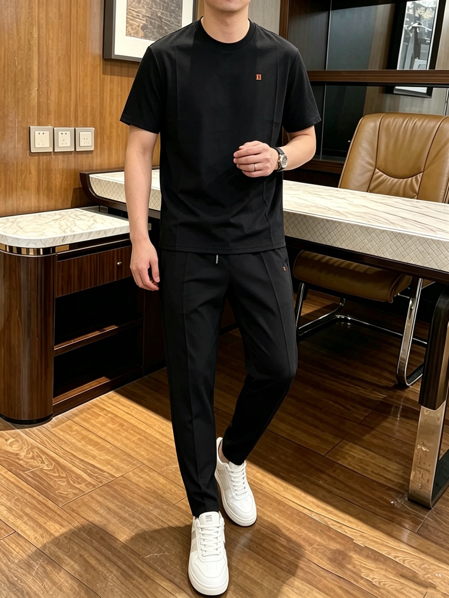 NO:908761,Direct batch brand Hermès 2026 round neck short-sleeved trousers suit. The mercerized fabric upper body will not be stuffy, the smooth and comfortable skin-friendly effect is more breathable, the fabric has its own texture, classic logo technology, a new interpretation from a unique angle, fashionable and versatile first choice!  Size: M-3XL (maximum weight), hermes, T-shirt,19860909直批 品牌爱马仕 2026 圆领短袖长裤套装 丝光面料上身不会闷热,爽滑舒适的亲肤效果更加透气,面料自带肌理感 经典徽标工艺 独有的角度全新演绎 时尚百搭首选！码数:M-3XL(最大穿斤),,hermes,T-shirt,,Men's clothing