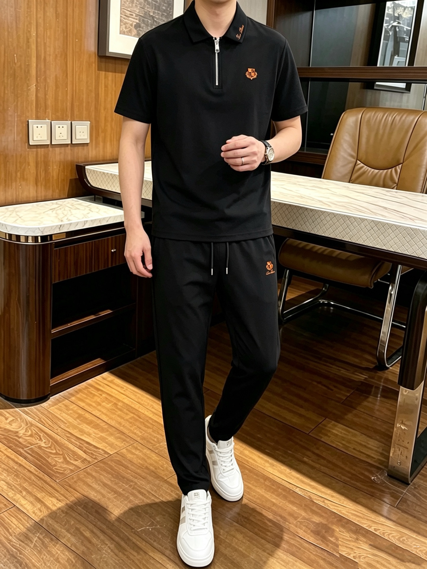 NO:908766,Directly approved brand LP 6 lapel short-sleeved trousers suit. The upper body of the mercerized fabric will not be stuffy. The smooth and comfortable skin-friendly effect is more breathable. The fabric has its own texture. Classic logo technology. A new interpretation from a unique angle. Fashionable and versatile choice!  Size: M-3XL (maximum weight), loro piana, T-shirt,19860909直批 品牌LP 6 翻领短袖长裤套装 丝光面料上身不会闷热,爽滑舒适的亲肤效果更加透气,面料自带肌理感 经典徽标工艺 独有的角度全新演绎 时尚百搭首选！码数:M-3XL(最大穿斤),,loro piana,T-shirt,,Men's clothing