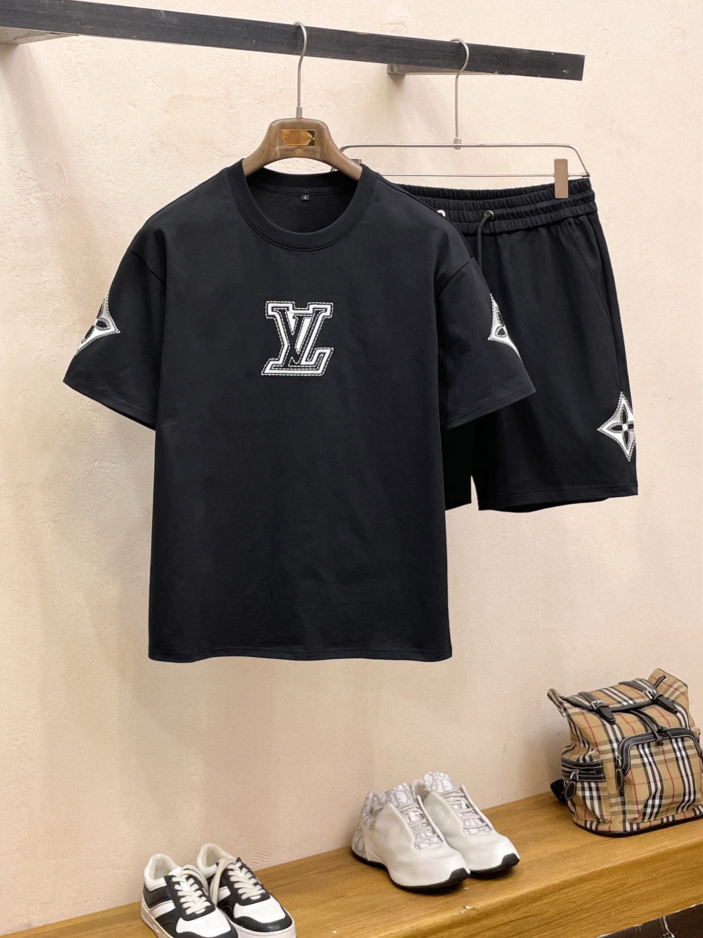 P290 Marca: LV 2026 último estilo de verano, mismo estilo para hombres y mujeres, traje de pantalones cortos de camiset…