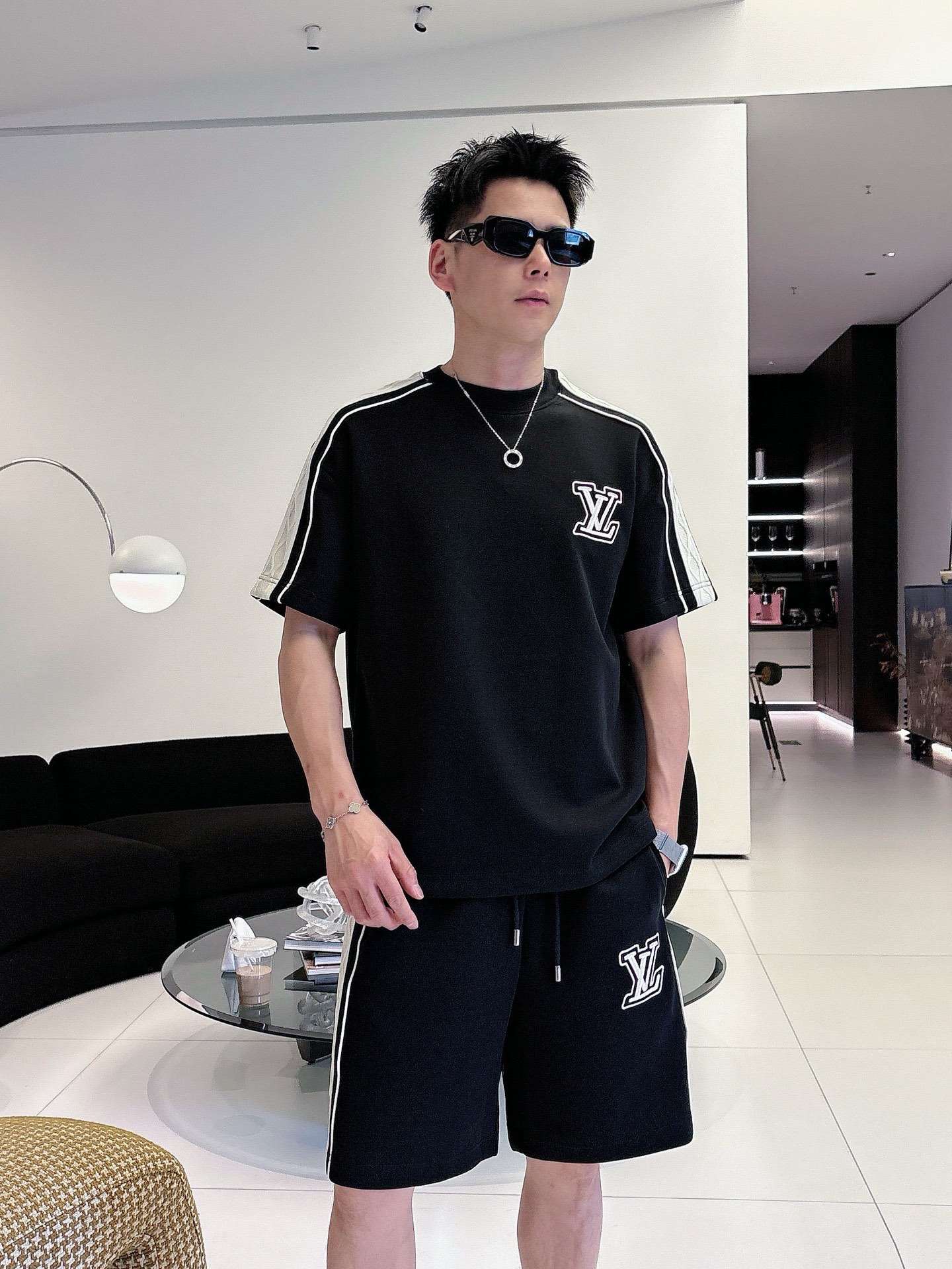 P290 Marca: LV 2026 último estilo de verano, mismo estilo para hombres y mujeres, traje de pantalones cortos de camiset…
