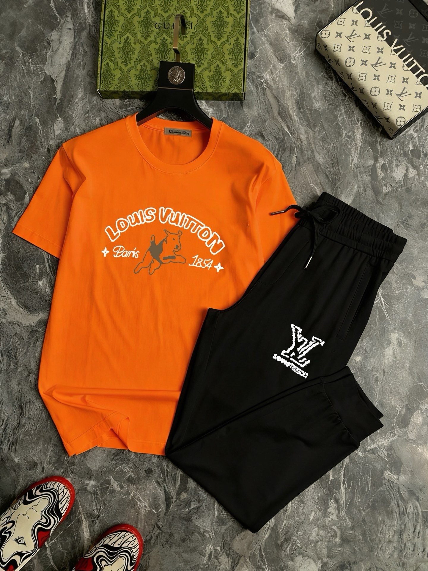 Marca P150: Mismo estilo que el sitio web oficial de LV 2026. Marca de lujo de renombre mundial. Traje 🐂 de verano par…