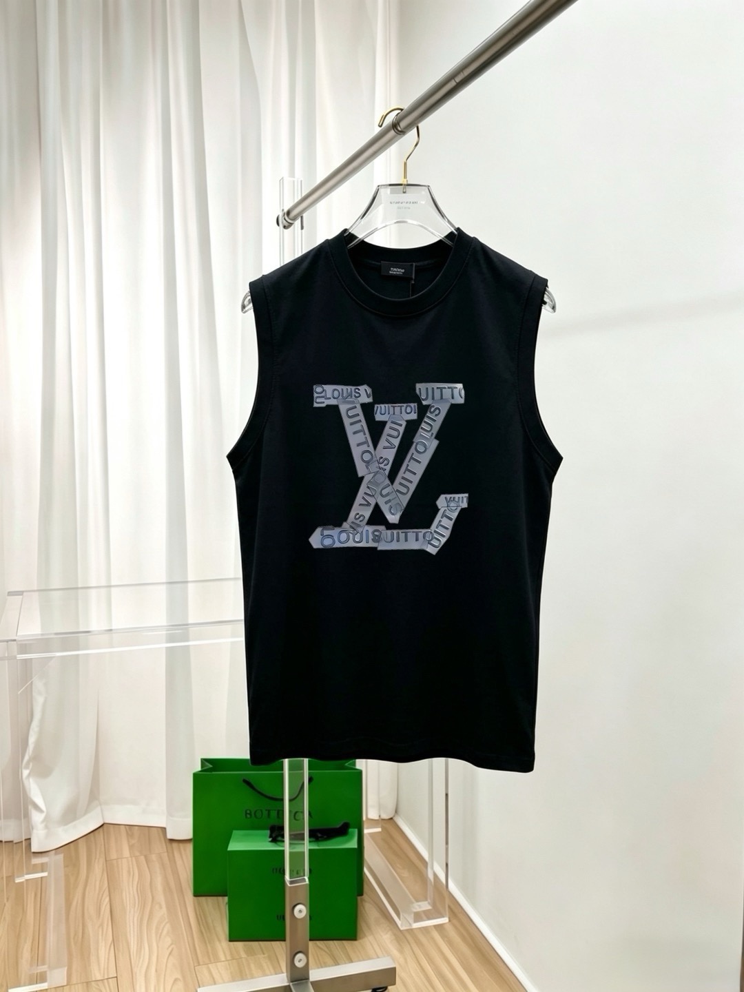 P80 Marca: LV 2026 Nuevo chaleco de verano con manga en T, estilo clásico y simple, cualquiera puede conducir fácilment…