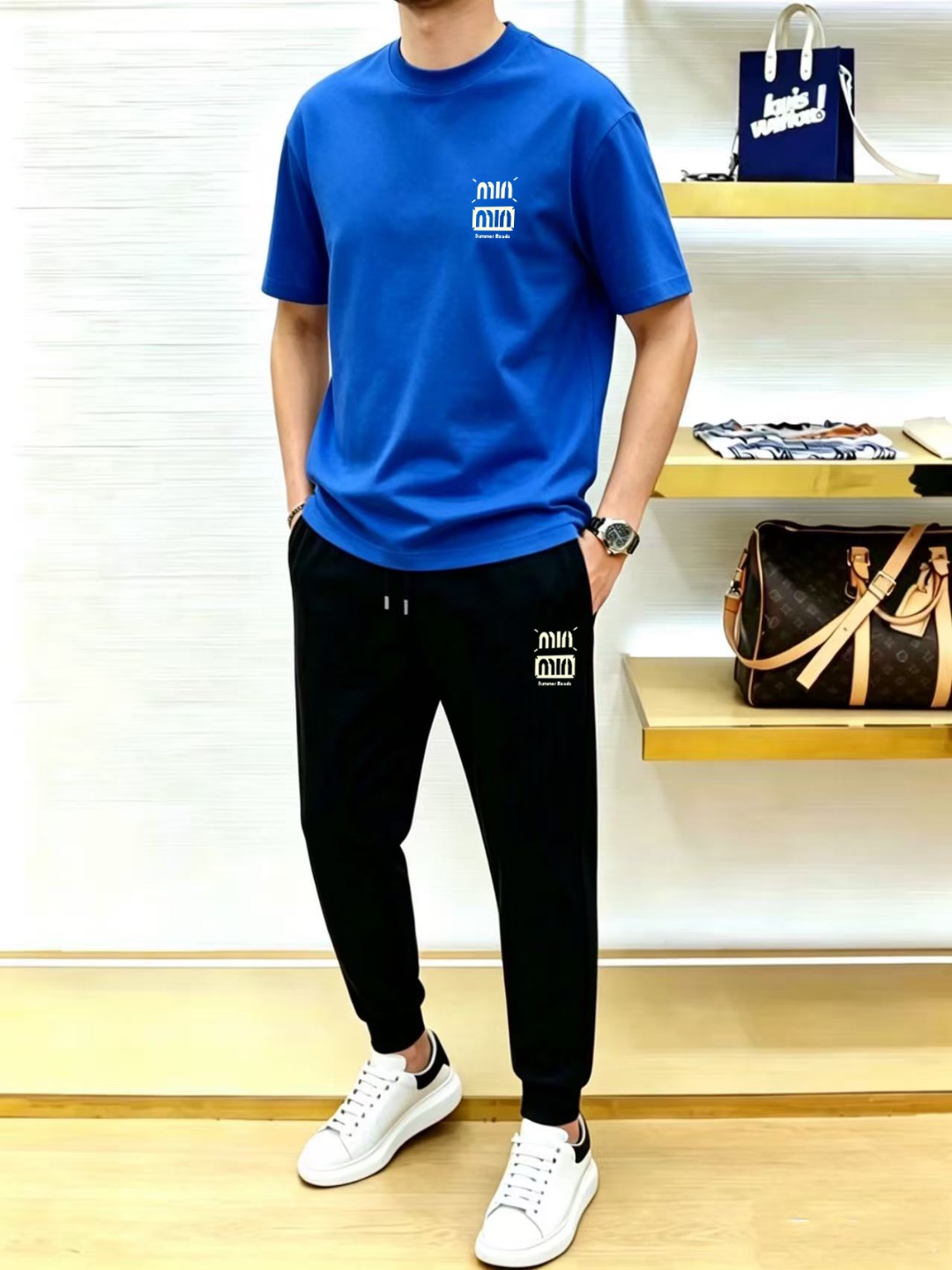 P150 品牌：MIUMIU 2026官网同款.世界知名奢侈品牌.夏季男士（双丝光）高品质🐂货套装 采用进口原单面料 ，当季时尚潮流款，百搭爆款。简洁大方，精密的车工，让您走在时尚的顶峰。码数：M-5XL(可穿到22…