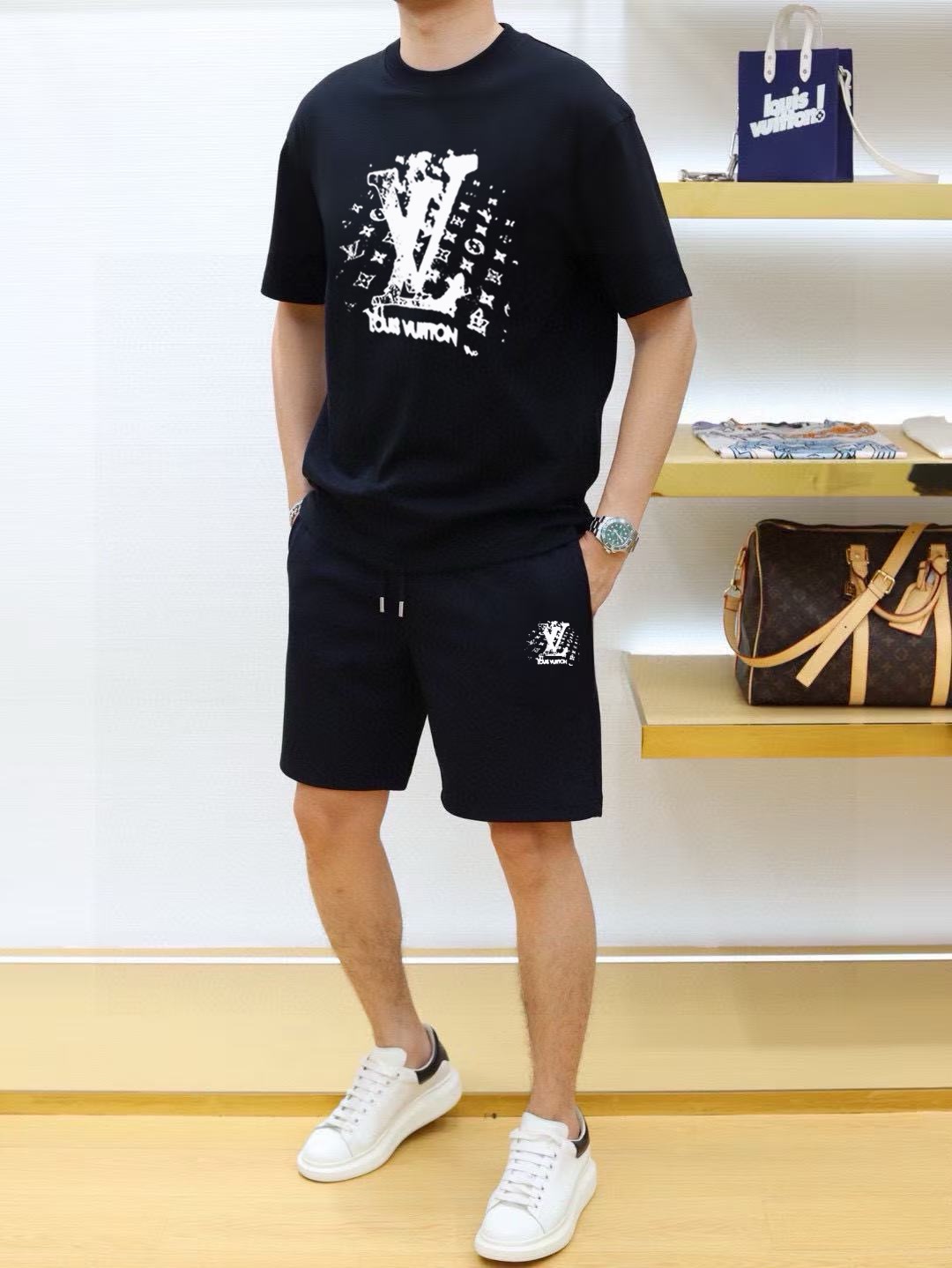 P120 Marca: LV 2026 ¡Nuevo traje corto de manga corta para hombre! ¡Ventas sincrónicas en el sitio web oficial! ¡Versió…