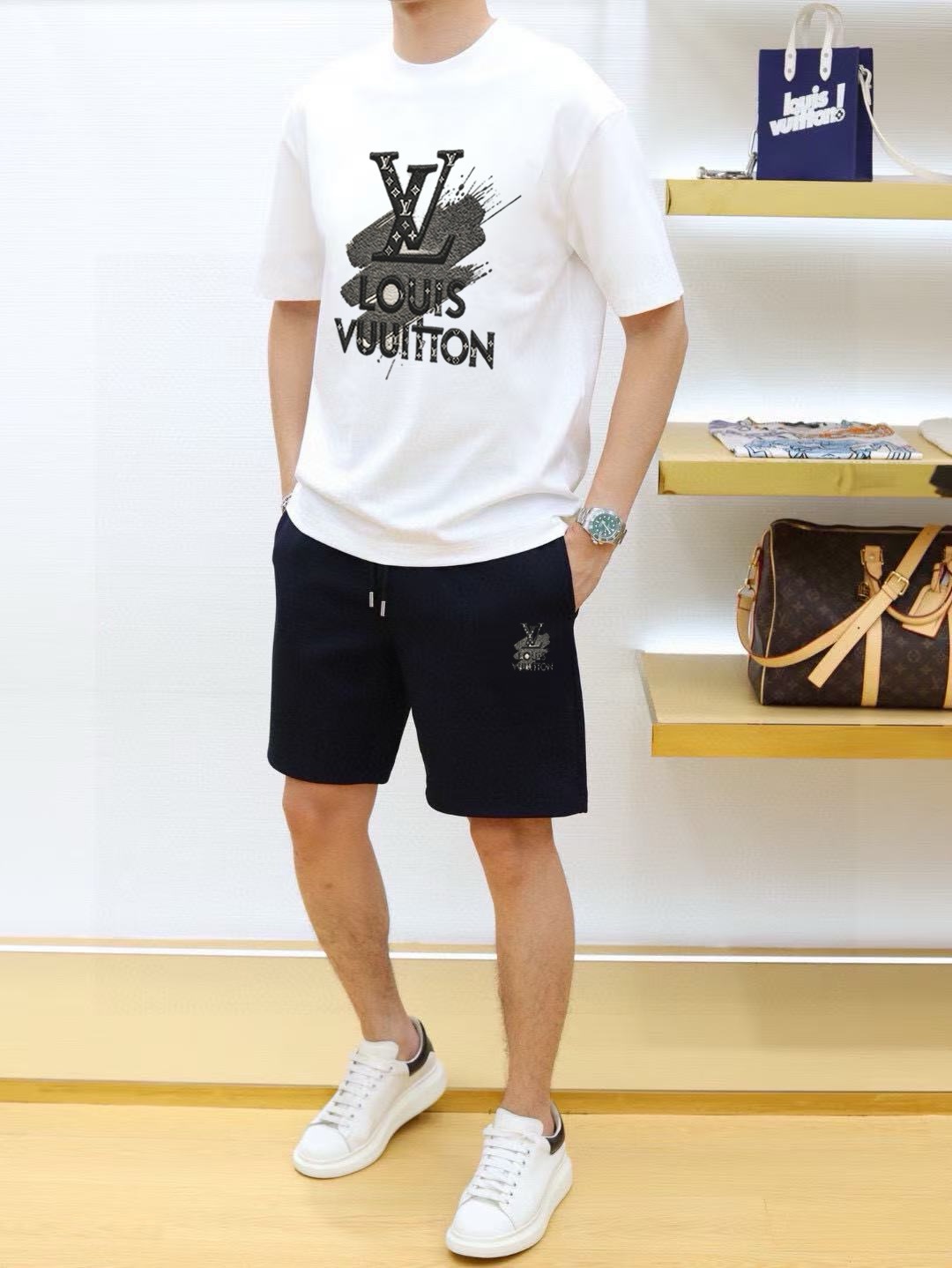 P120 Marca: LV 2026 ¡Nuevo traje corto de manga corta para hombre! ¡Ventas sincrónicas en el sitio web oficial! ¡Versió…