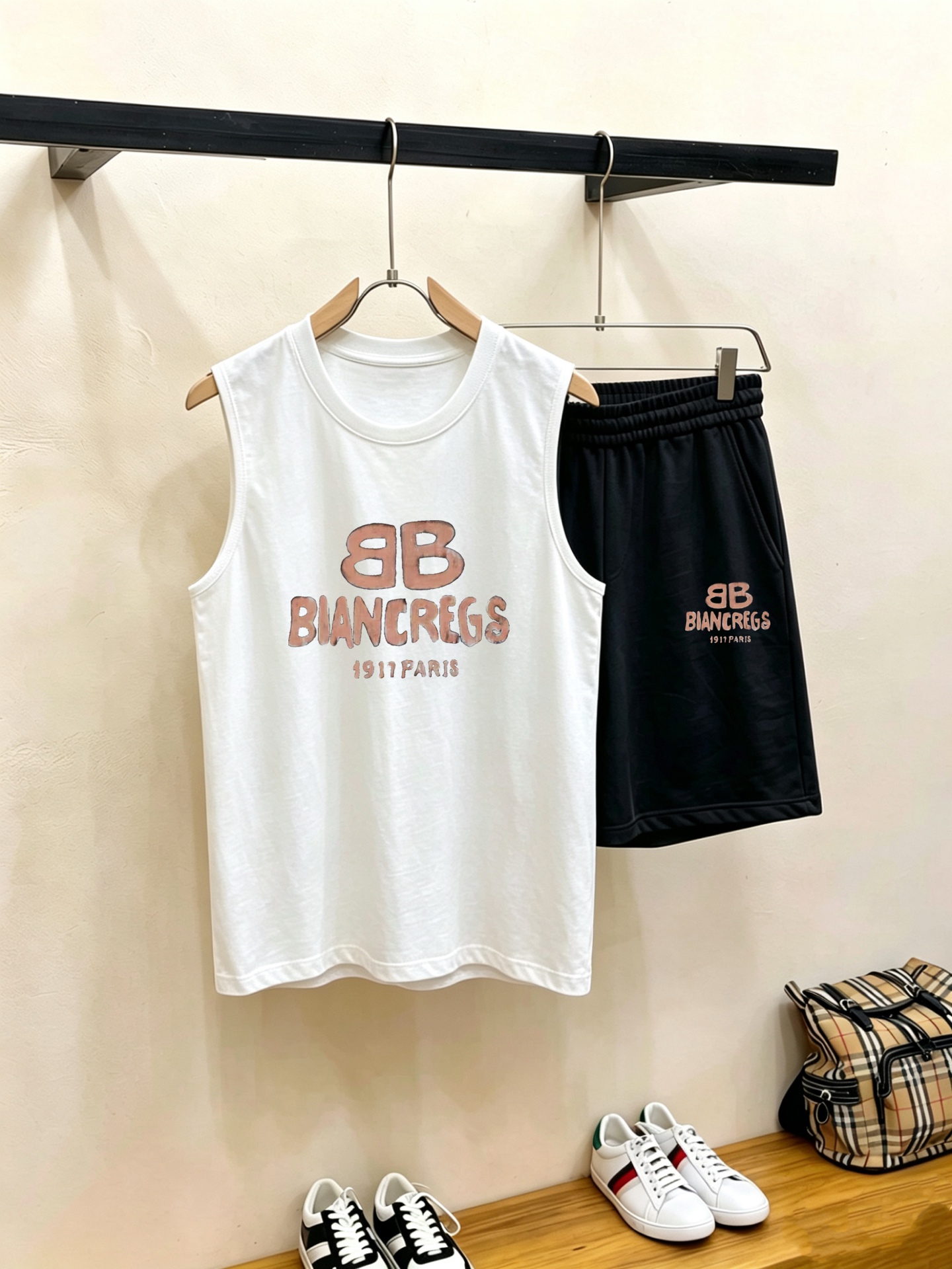 P120 Marca: Balenciaga 2026 Nuevo traje chaleco de verano, estilo clásico y sencillo. Cualquiera puede conducir fácilme…