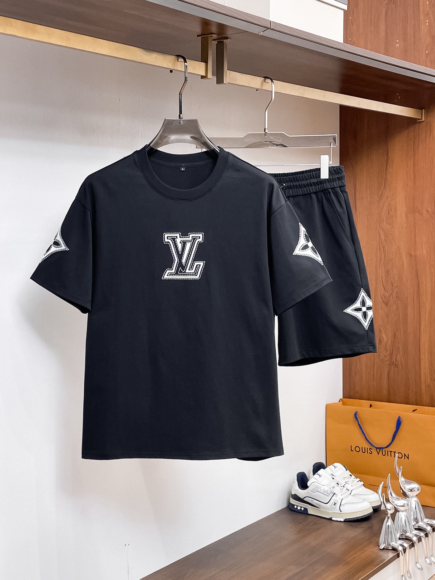P290 Marca: LV 2026 último estilo de verano, mismo estilo para hombres y mujeres, traje de pantalones cortos de camiset…