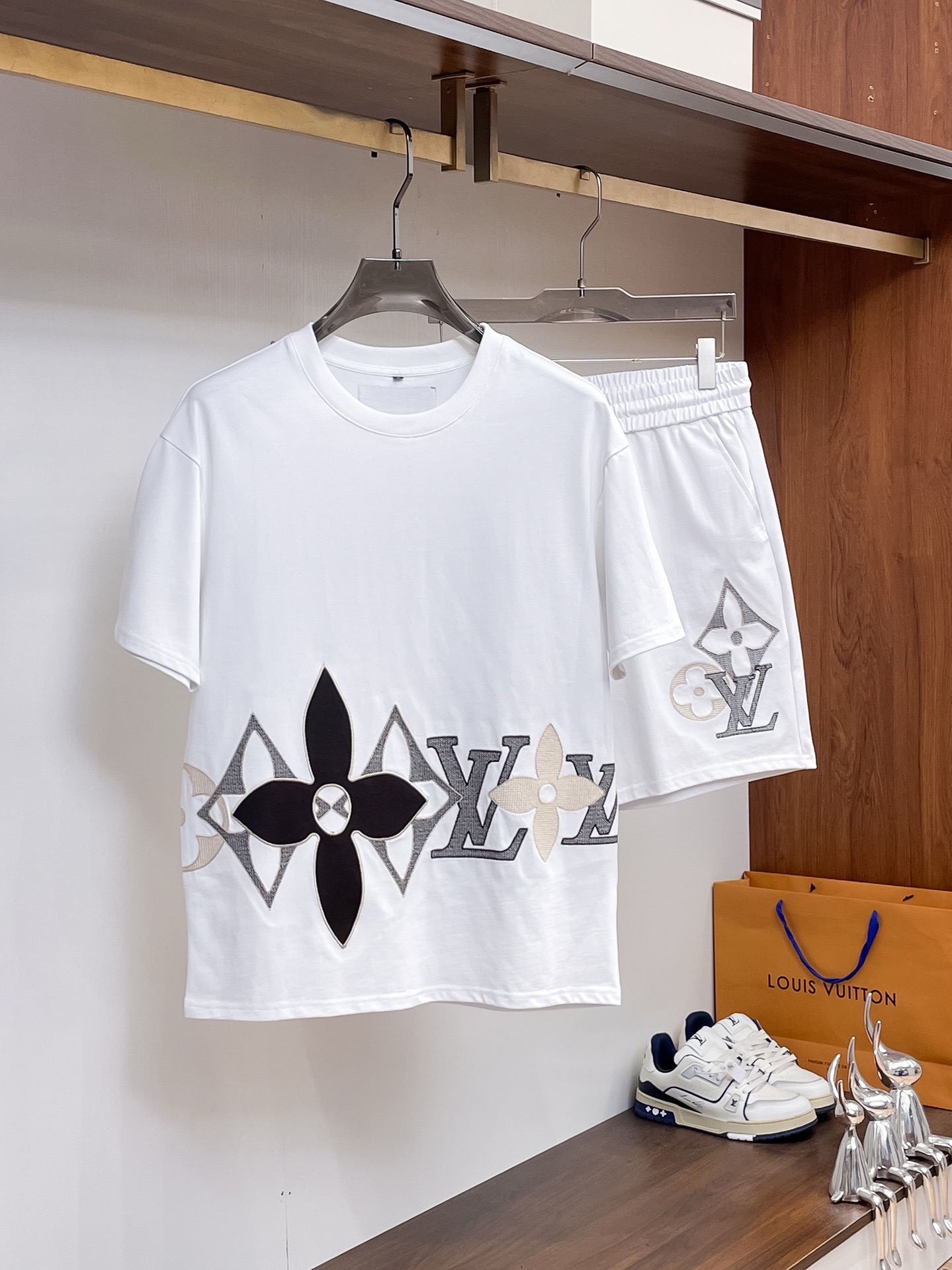 P290 Marca: LV 2026 último estilo de verano, mismo estilo para hombres y mujeres, traje de pantalones cortos de camiset…