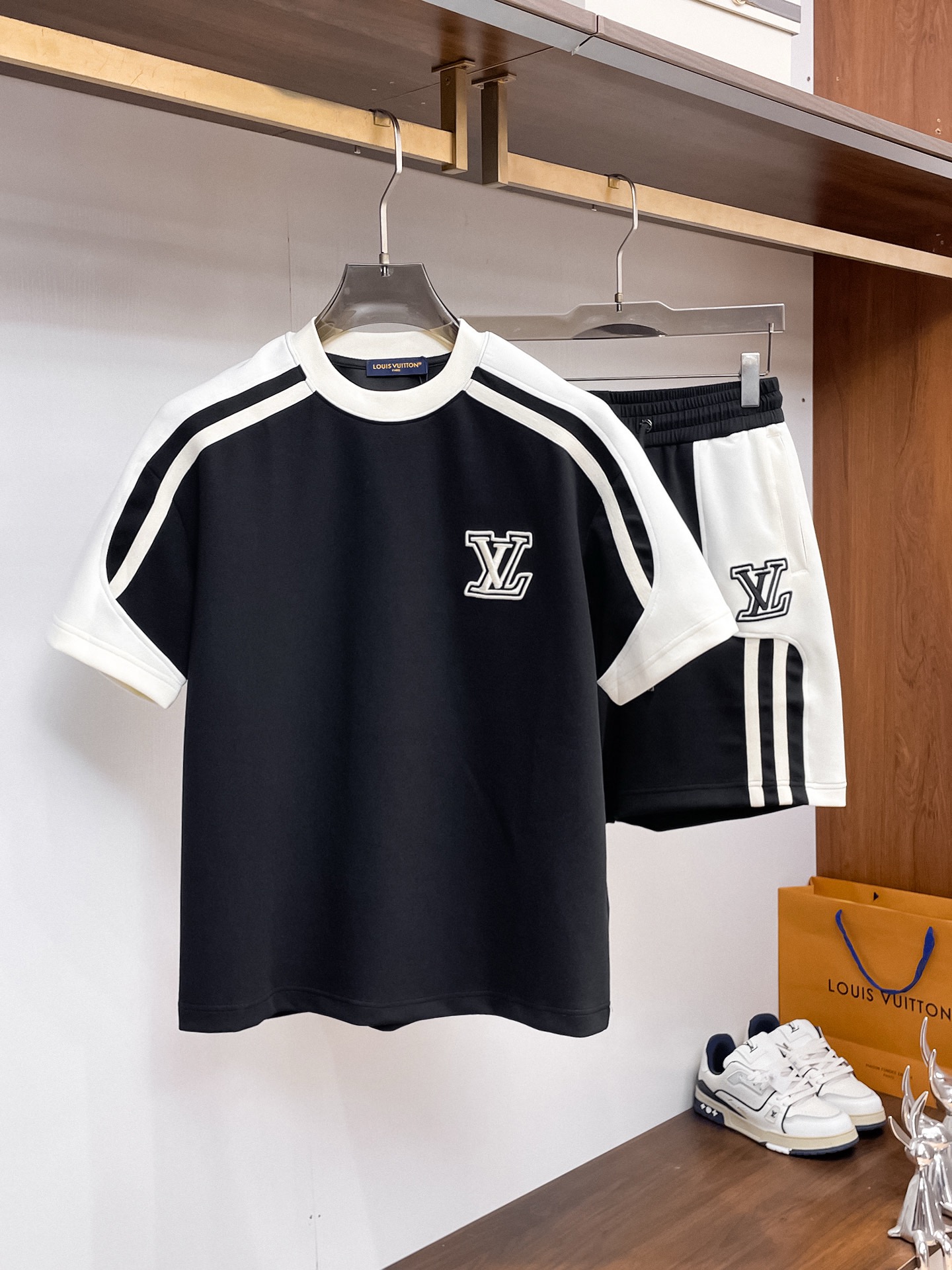 P290 Marca: LV 2026 último estilo de verano, mismo estilo para hombres y mujeres, traje de pantalones cortos de camiset…