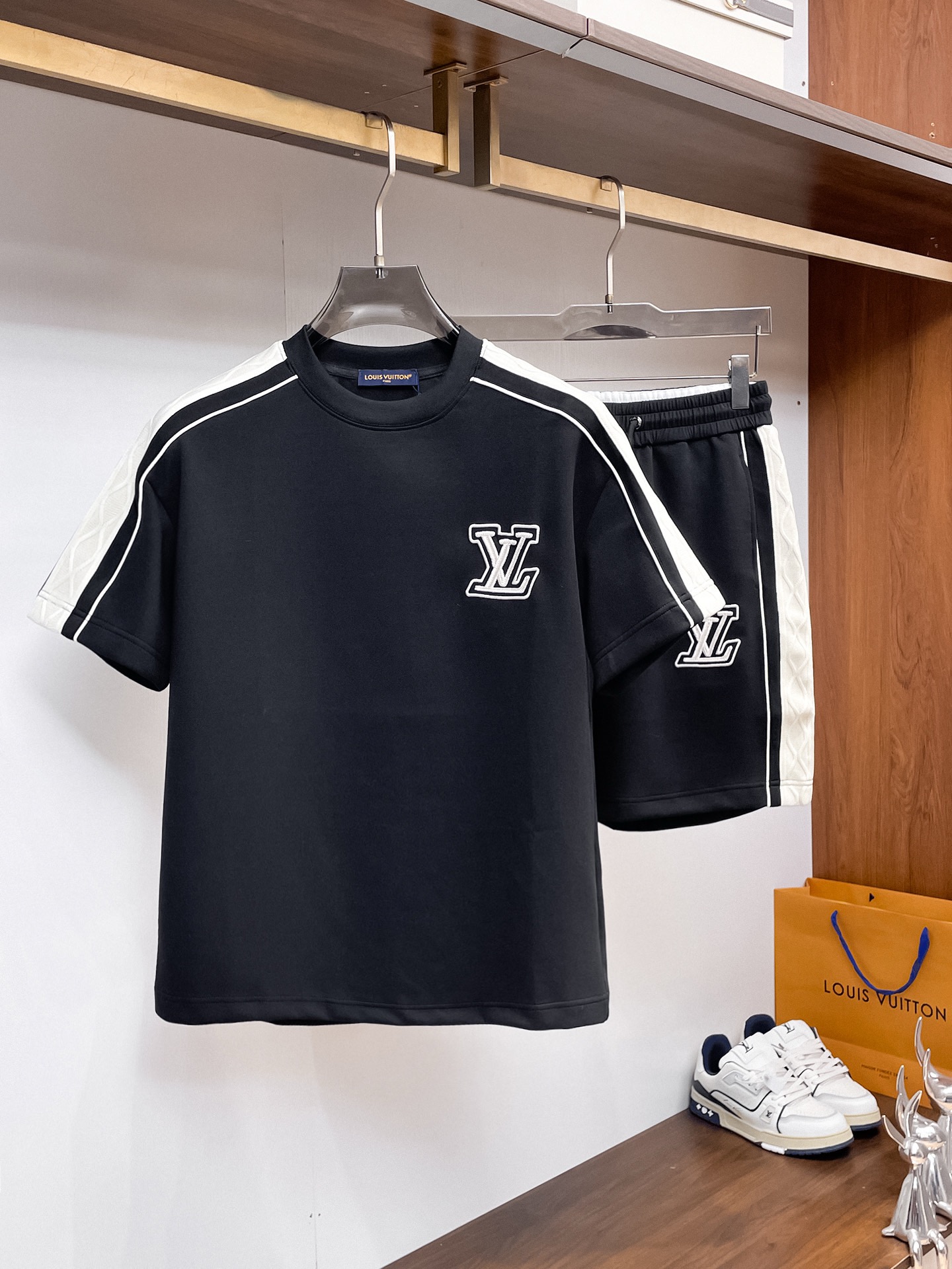 P290 Marca: LV 2026 último estilo de verano, mismo estilo para hombres y mujeres, traje de pantalones cortos de camiset…