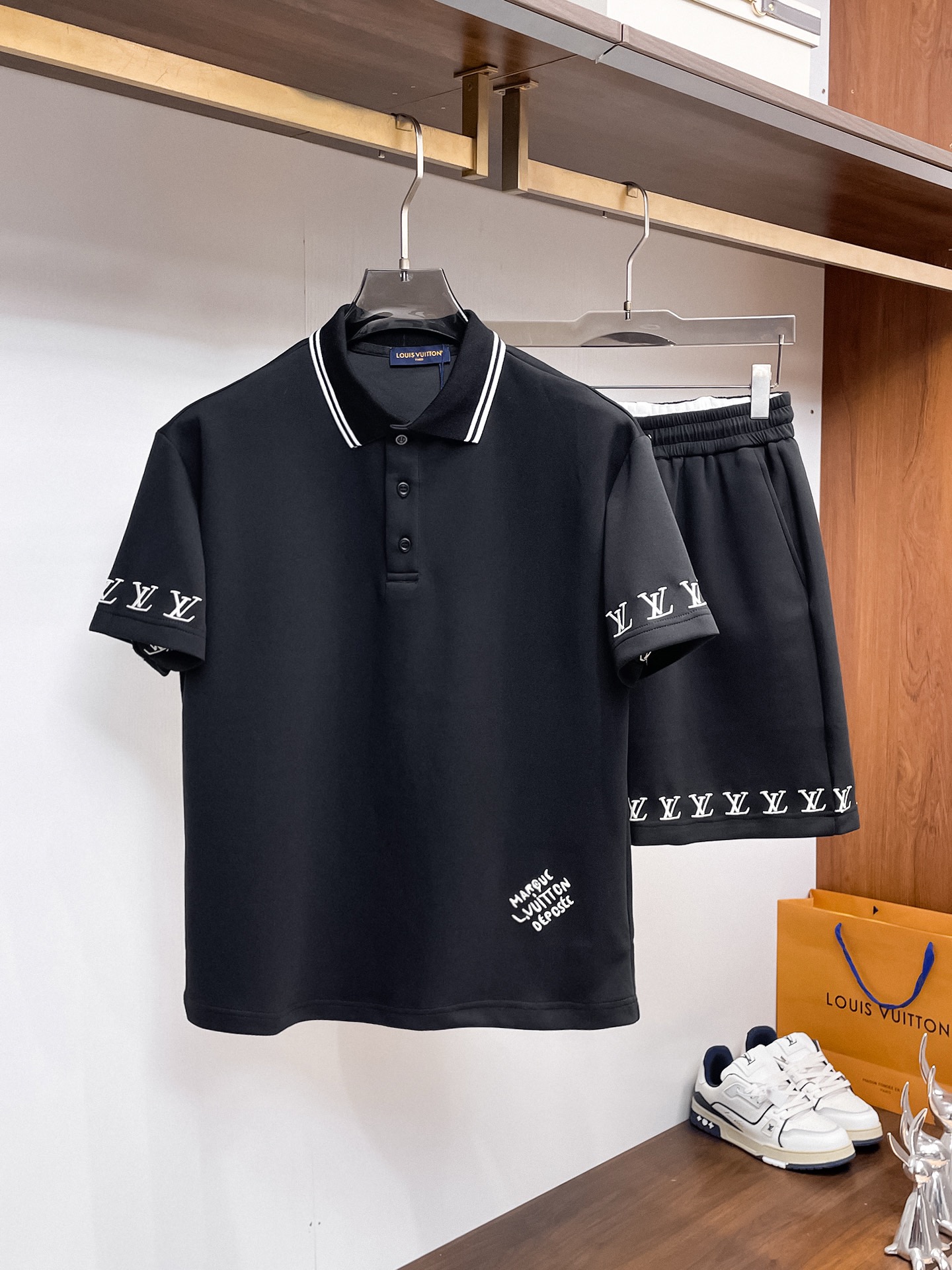 P290 Marca: LV 2026 último estilo de verano, mismo estilo para hombres y mujeres, traje de pantalones cortos de camiset…