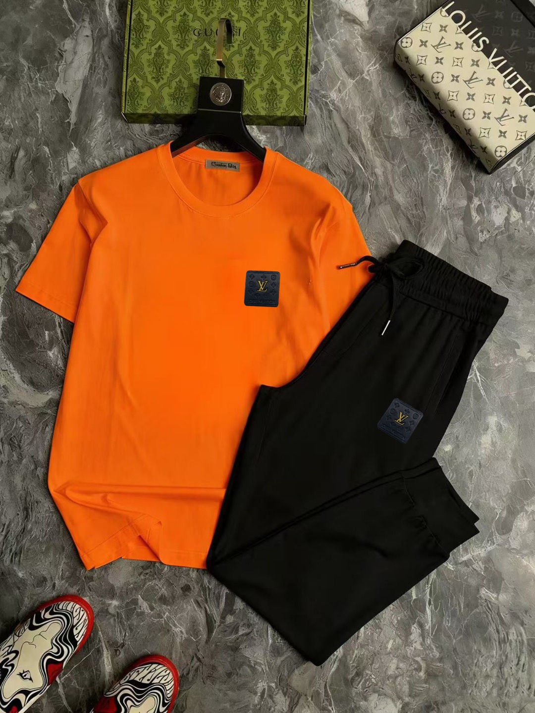 Marca P150: Mismo estilo que el sitio web oficial de LV 2026. Marca de lujo de renombre mundial. Traje 🐂 de verano par…