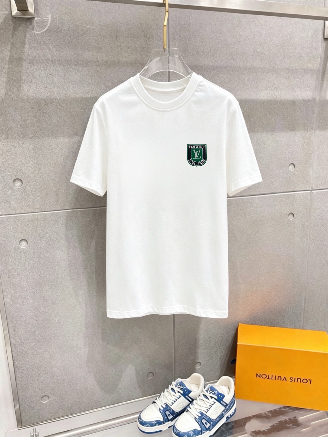 P70 Marca: LV (Fat Man Gospel) Camiseta casual de manga corta original para hombre, nuevo producto para la primavera y …
