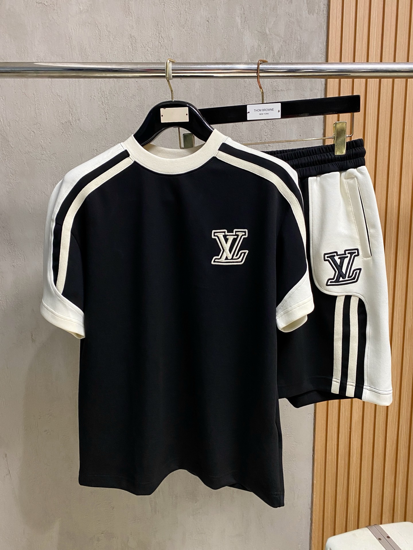 P290 Marca: LV 2026 último estilo de verano, mismo estilo para hombres y mujeres, traje de pantalones cortos de camiset…