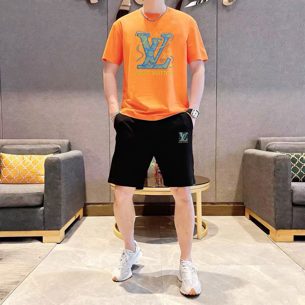 P120 Marca: LV 2026 ¡Nuevo traje corto de manga corta para hombre! ¡Ventas sincrónicas en el sitio web oficial! ¡Versió…