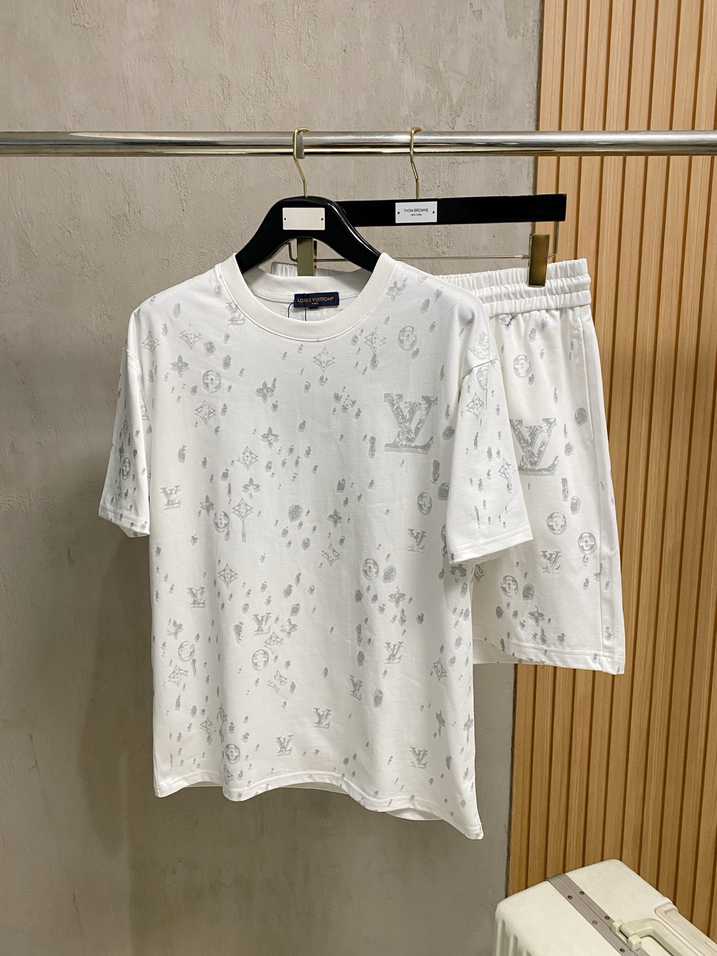 P290 Marca: LV 2026 último estilo de verano, mismo estilo para hombres y mujeres, traje de pantalones cortos de camiset…