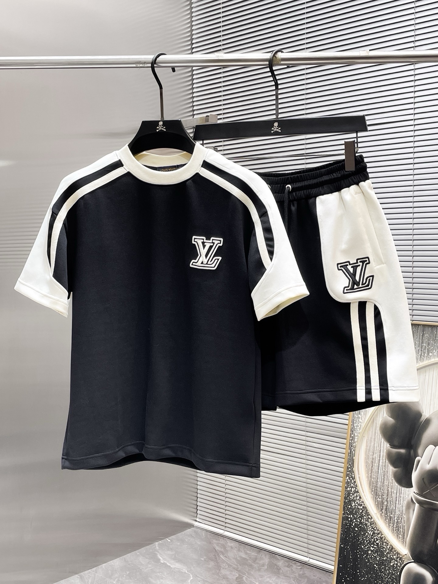 : LV 2026 T . M-3XL Novità Manica corta PantalonciniCompleto