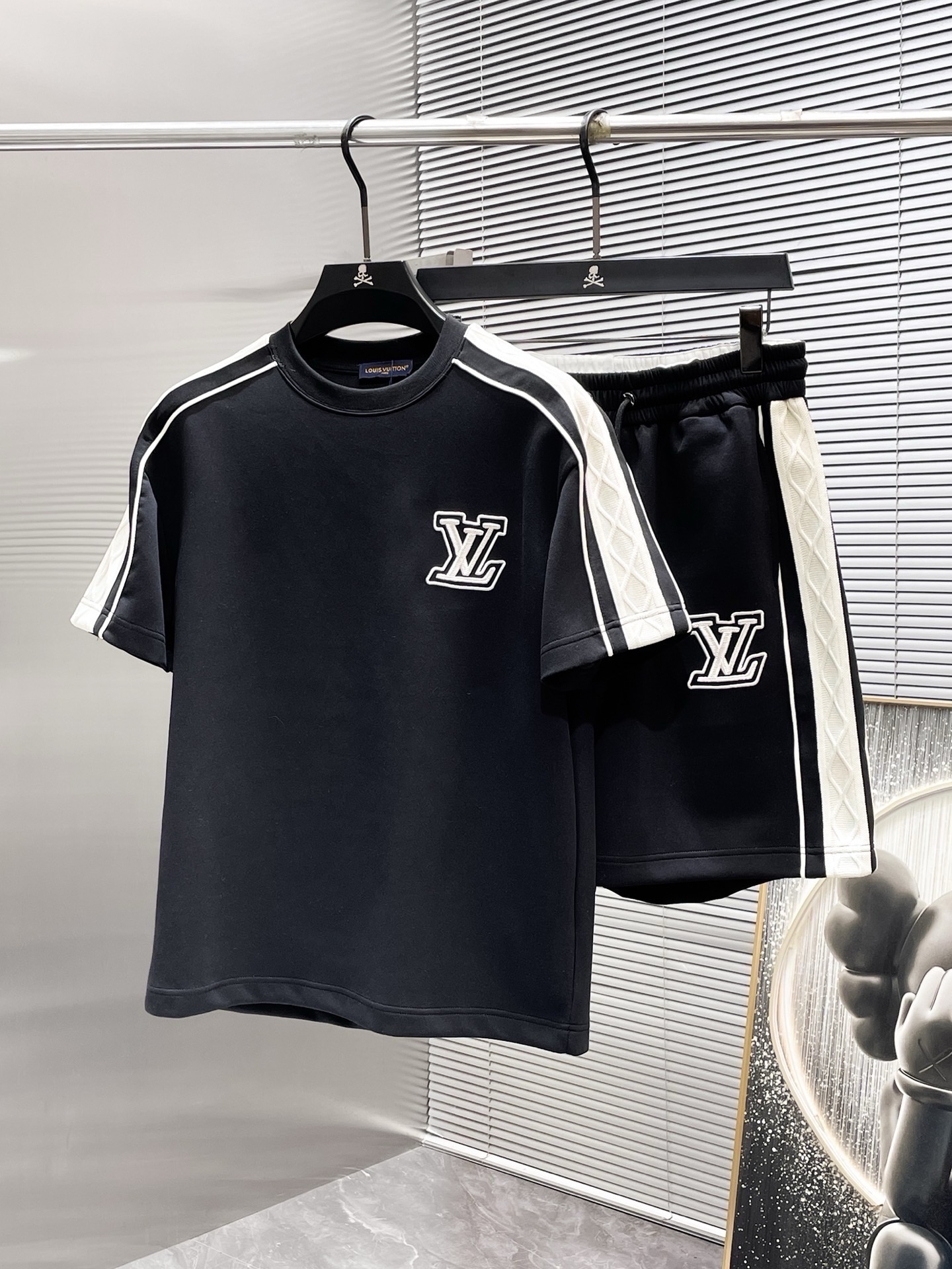 : LV 2026 T . M-3XL Novità Manica corta PantalonciniCompleto