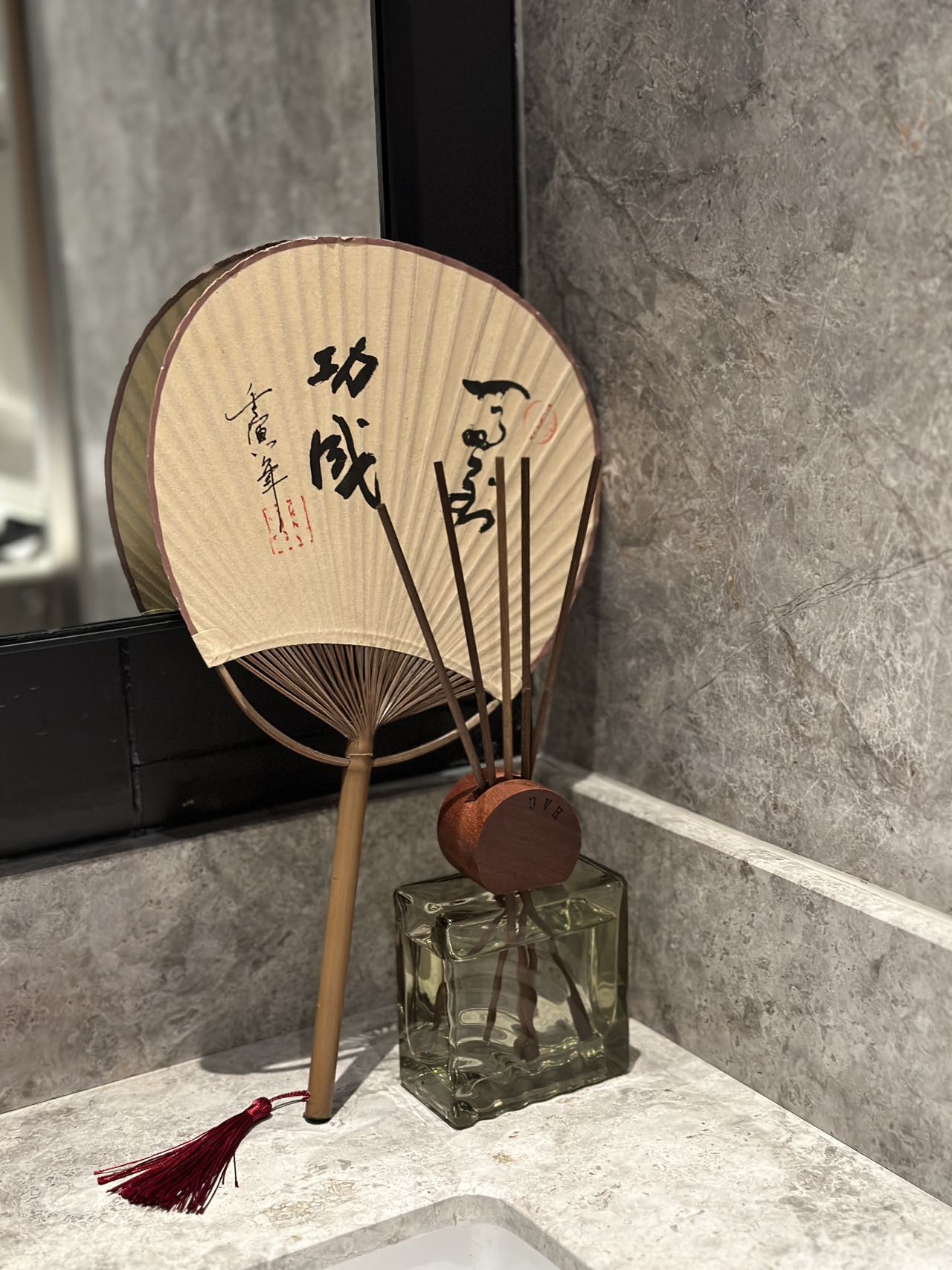 this diffuser is available in ten subtle botanical fragrances - Lifestyle